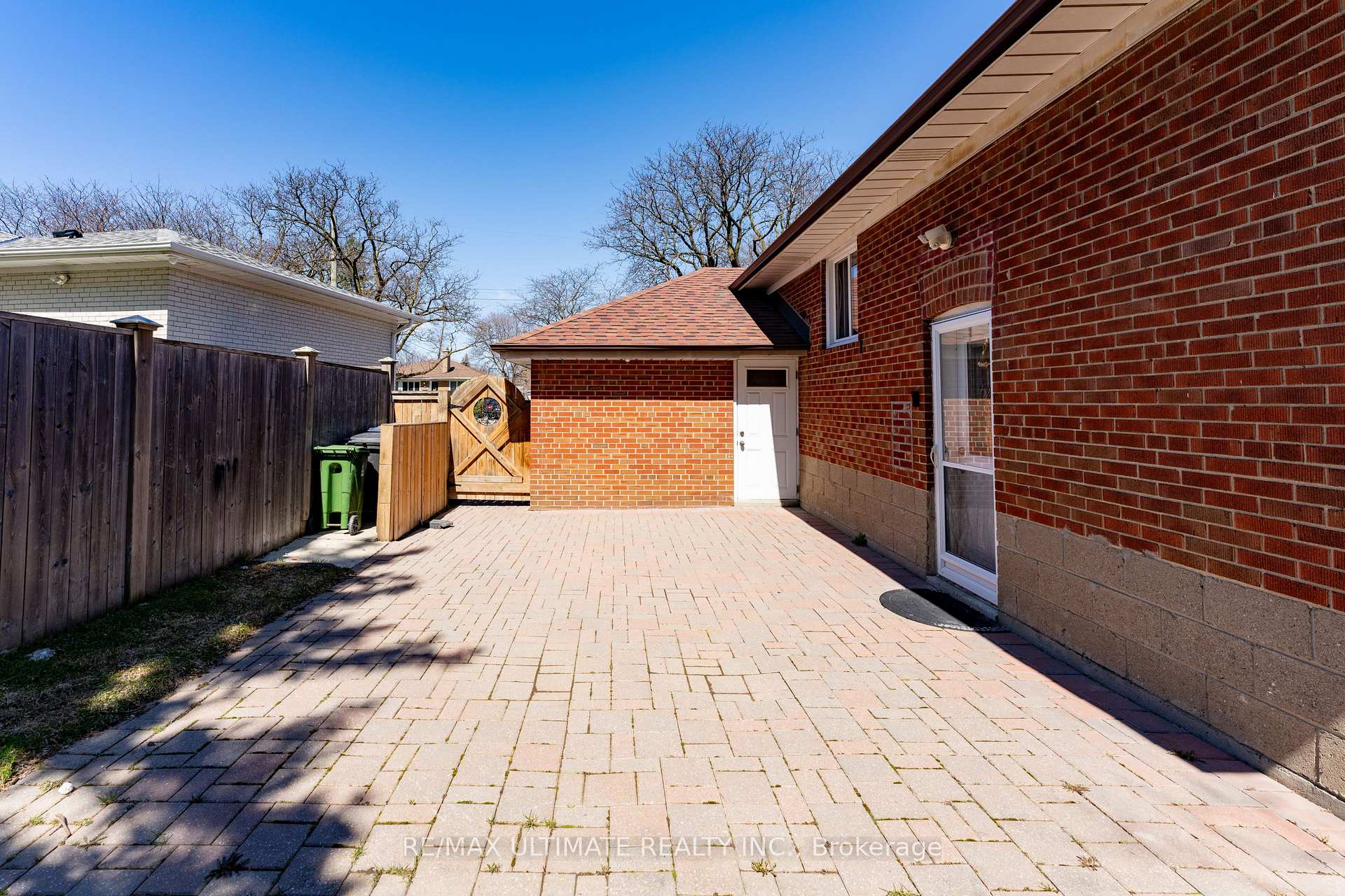 Photo 8 of 21 Benway Drive, Etobicoke, Rexdale-Kipling — HOMEH