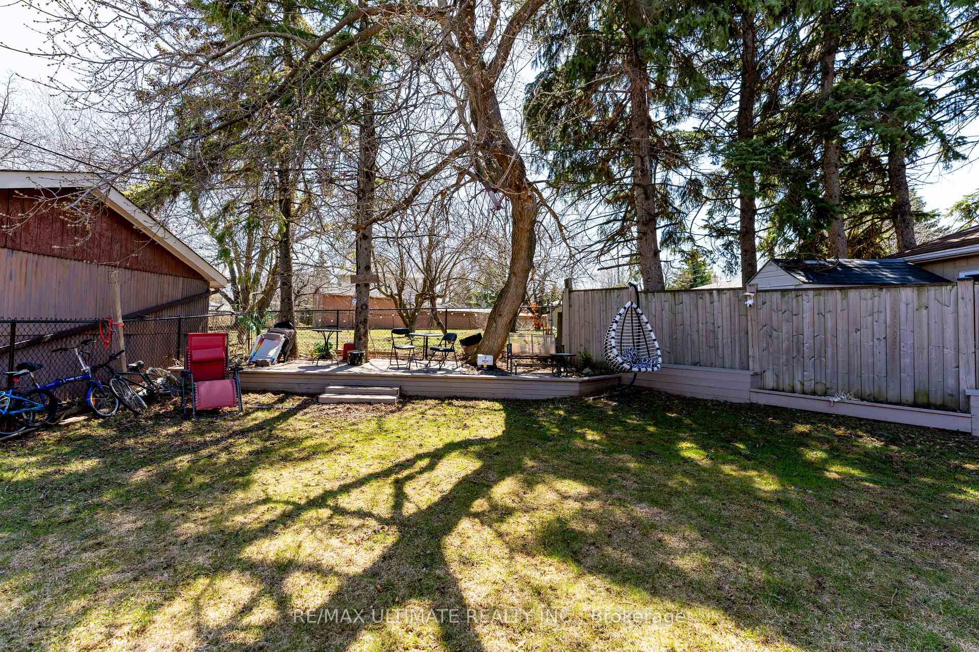 Photo 10 of 21 Benway Drive, Etobicoke, Rexdale-Kipling — HOMEH