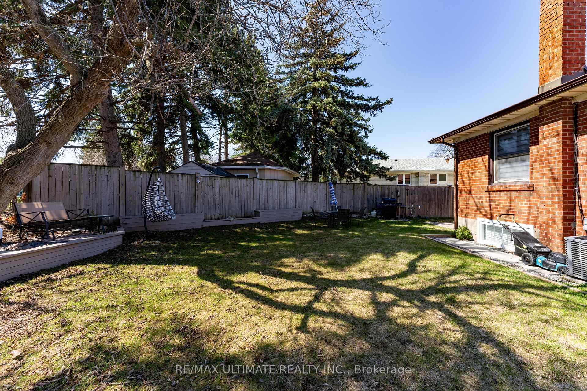 Photo 11 of 21 Benway Drive, Etobicoke, Rexdale-Kipling — HOMEH