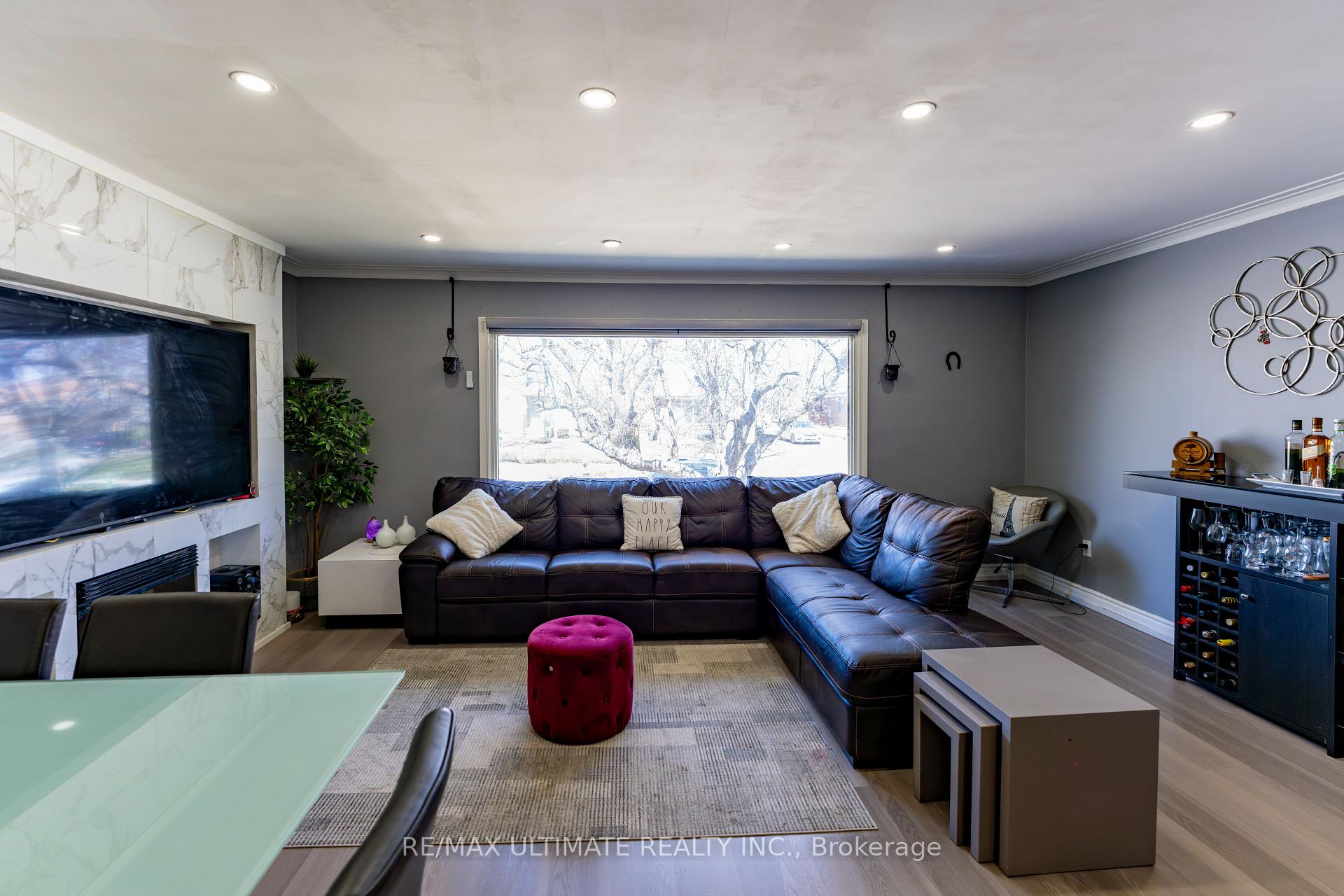 Photo 14 of 21 Benway Drive, Etobicoke, Rexdale-Kipling — HOMEH