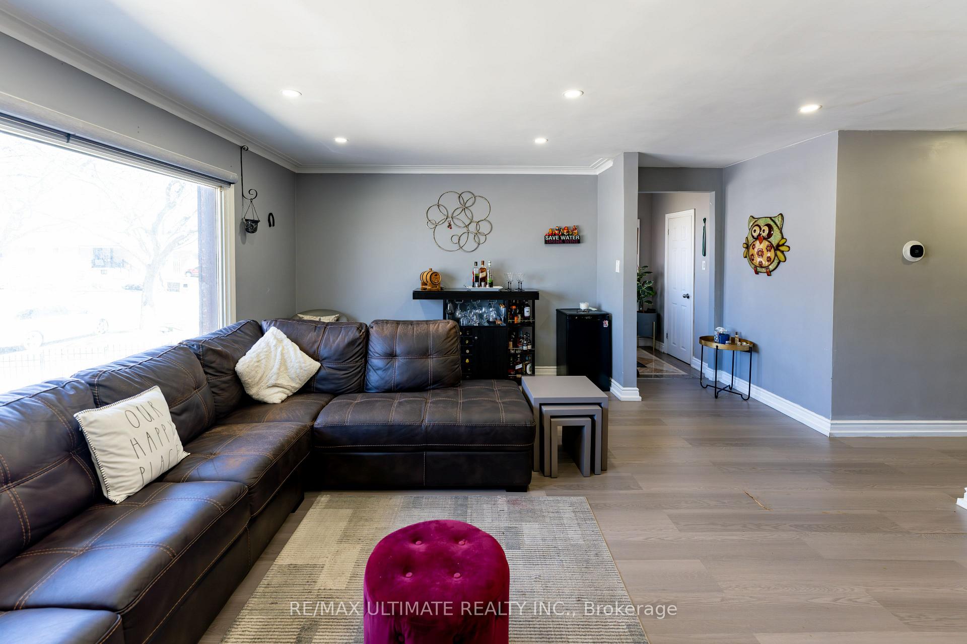 Photo 16 of 21 Benway Drive, Etobicoke, Rexdale-Kipling — HOMEH
