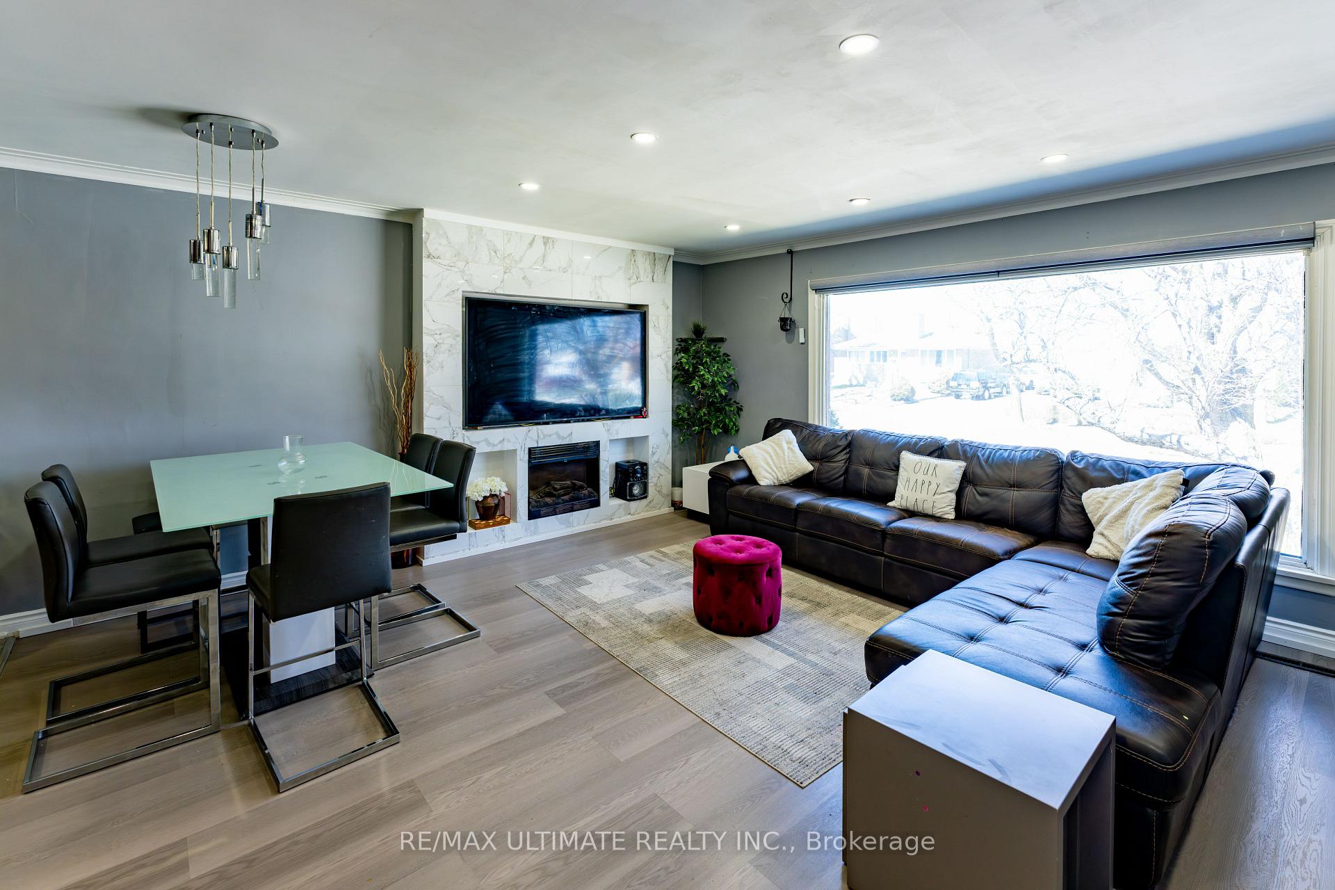 Photo 17 of 21 Benway Drive, Etobicoke, Rexdale-Kipling — HOMEH