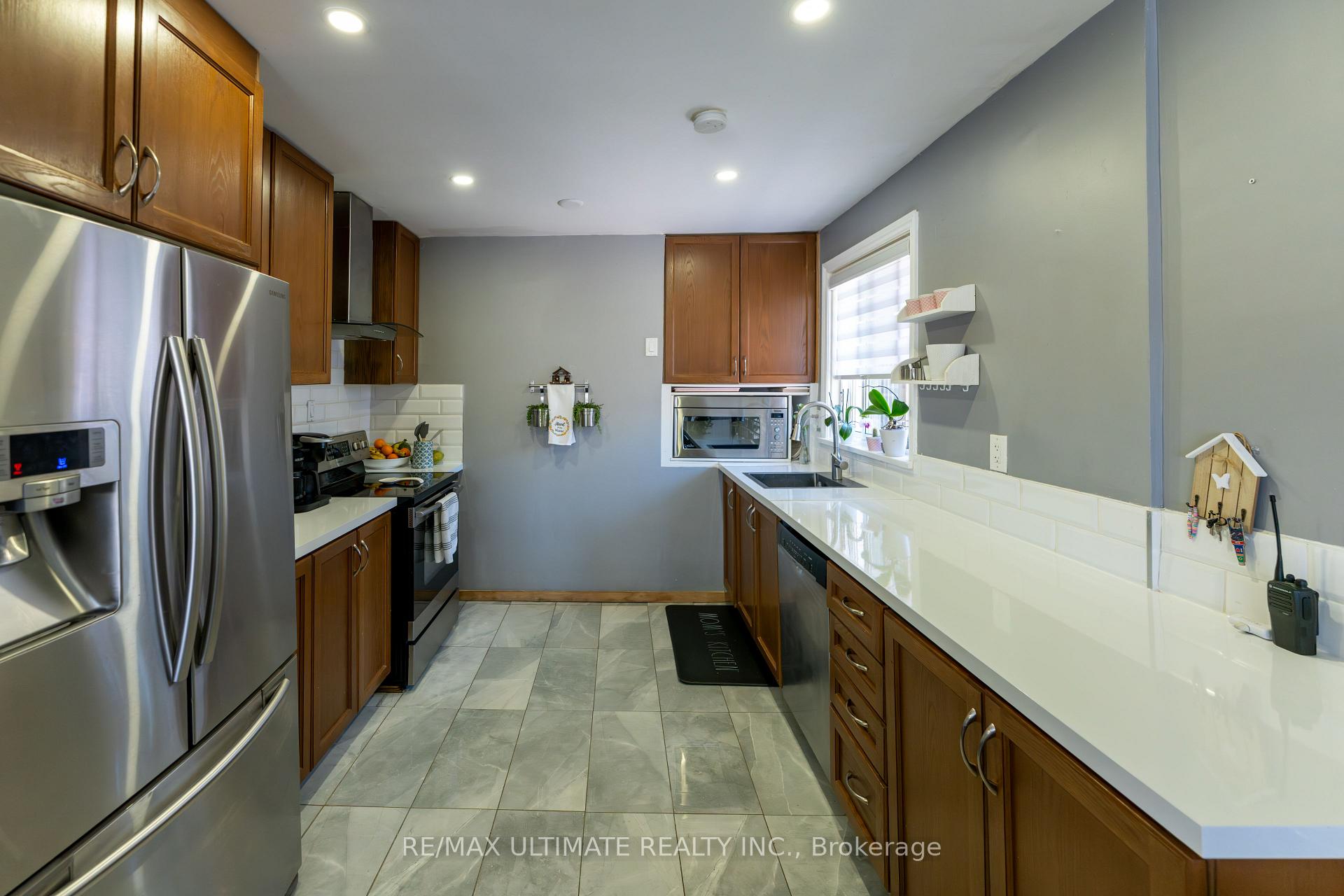 Photo 18 of 21 Benway Drive, Etobicoke, Rexdale-Kipling — HOMEH