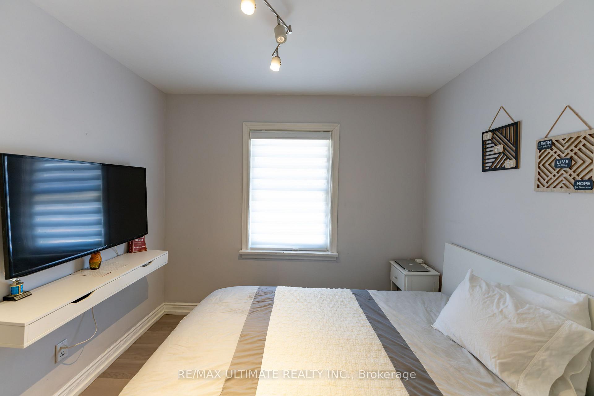 Photo 23 of 21 Benway Drive, Etobicoke, Rexdale-Kipling — HOMEH