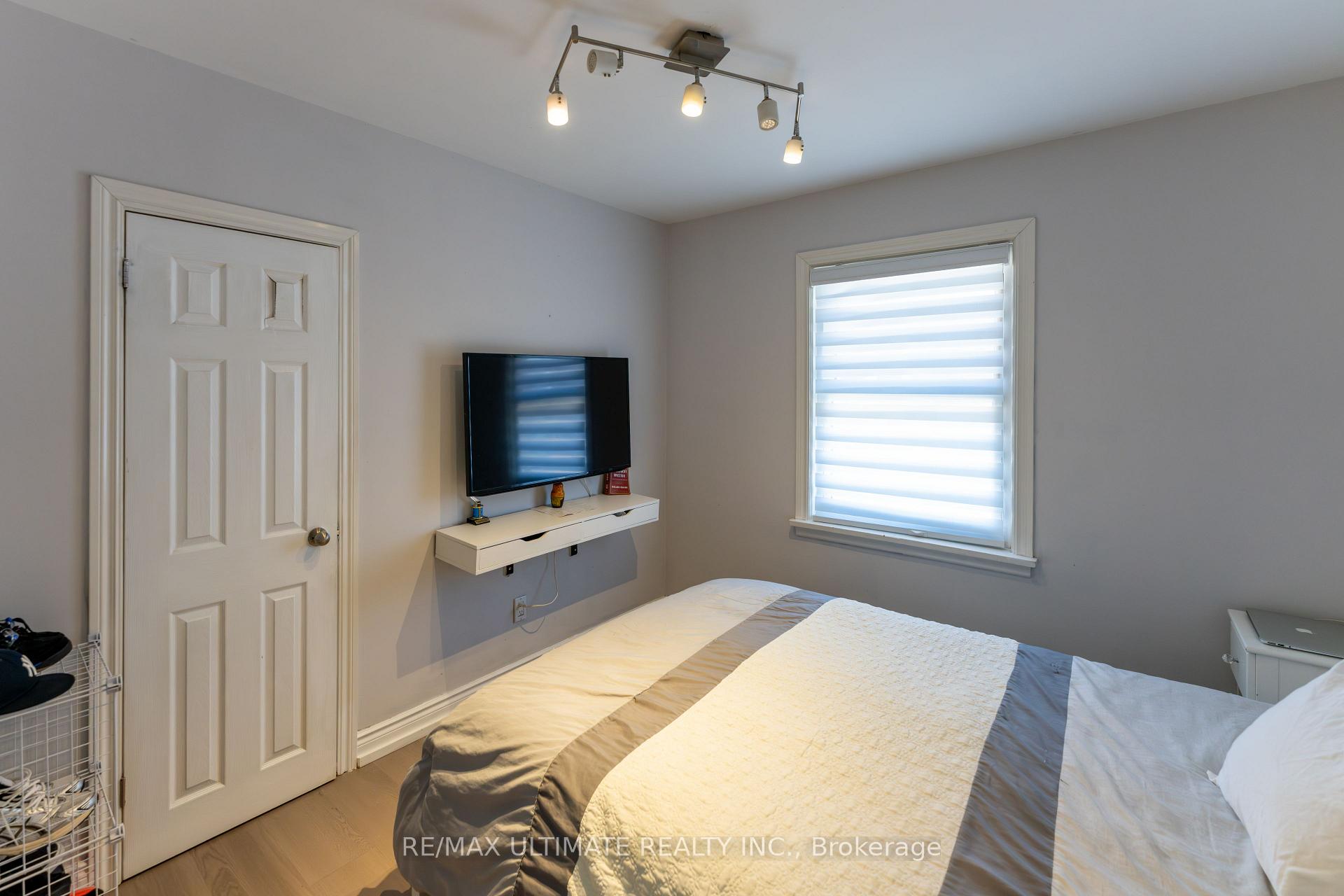 Photo 24 of 21 Benway Drive, Etobicoke, Rexdale-Kipling — HOMEH