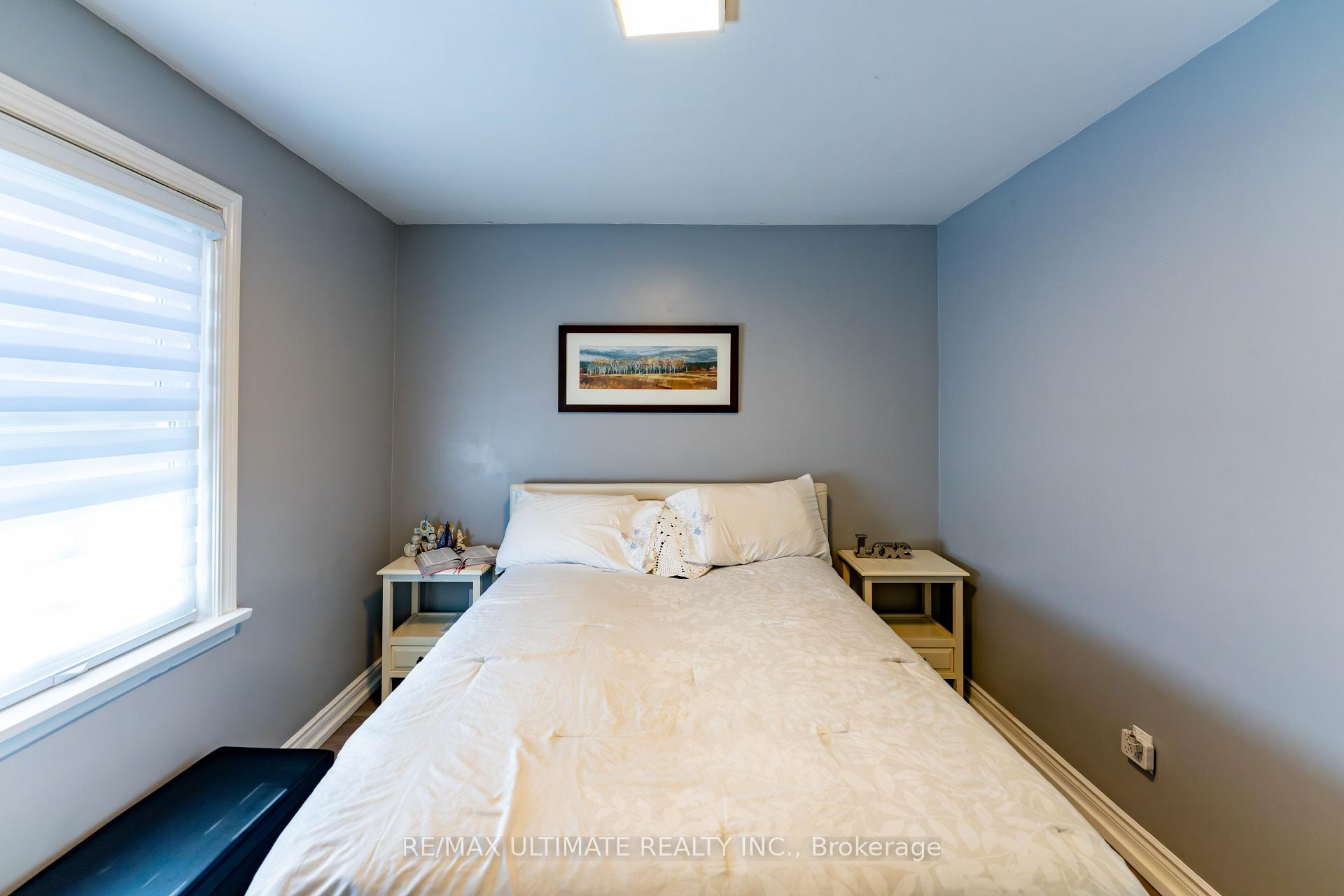 Photo 25 of 21 Benway Drive, Etobicoke, Rexdale-Kipling — HOMEH