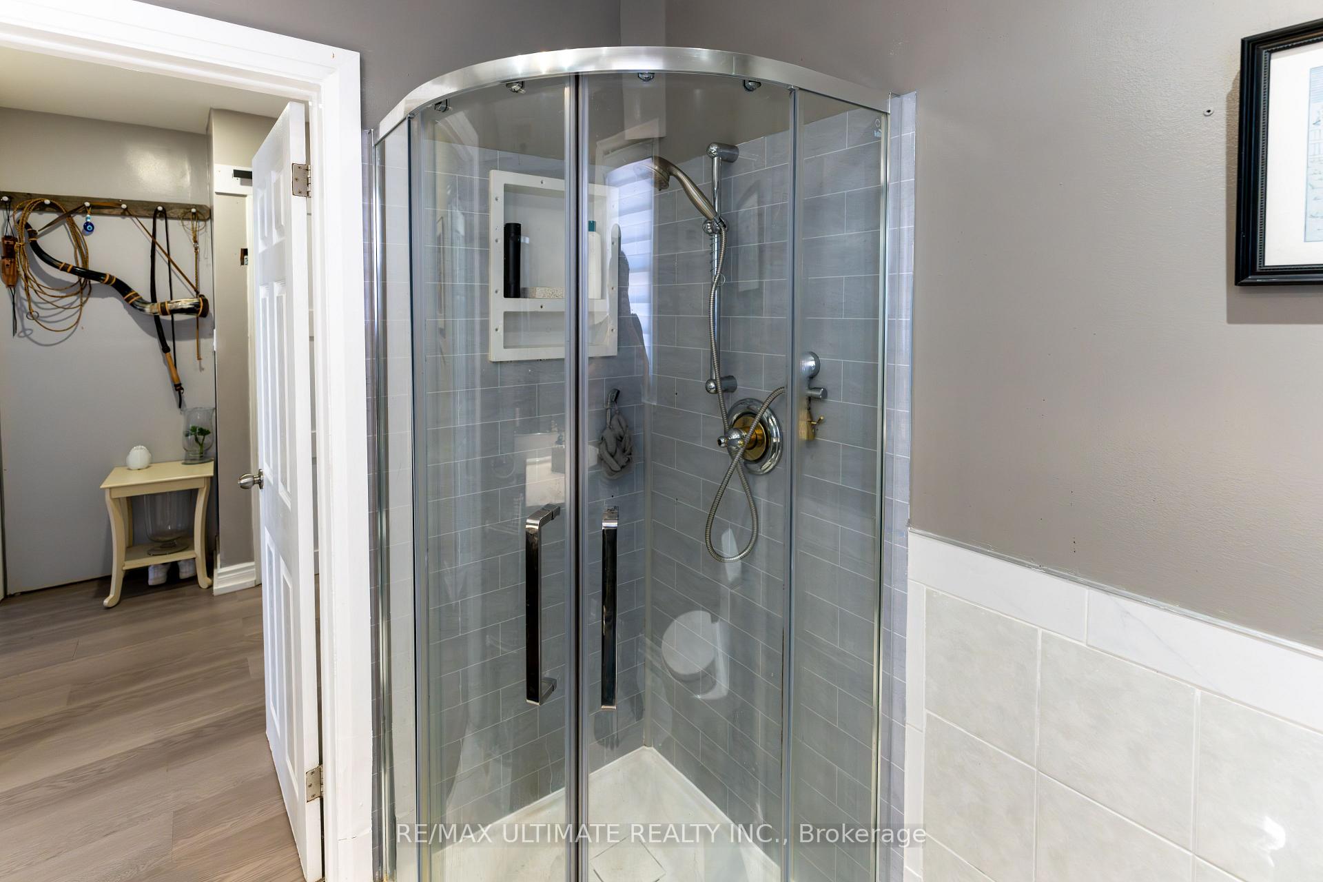 Photo 29 of 21 Benway Drive, Etobicoke, Rexdale-Kipling — HOMEH