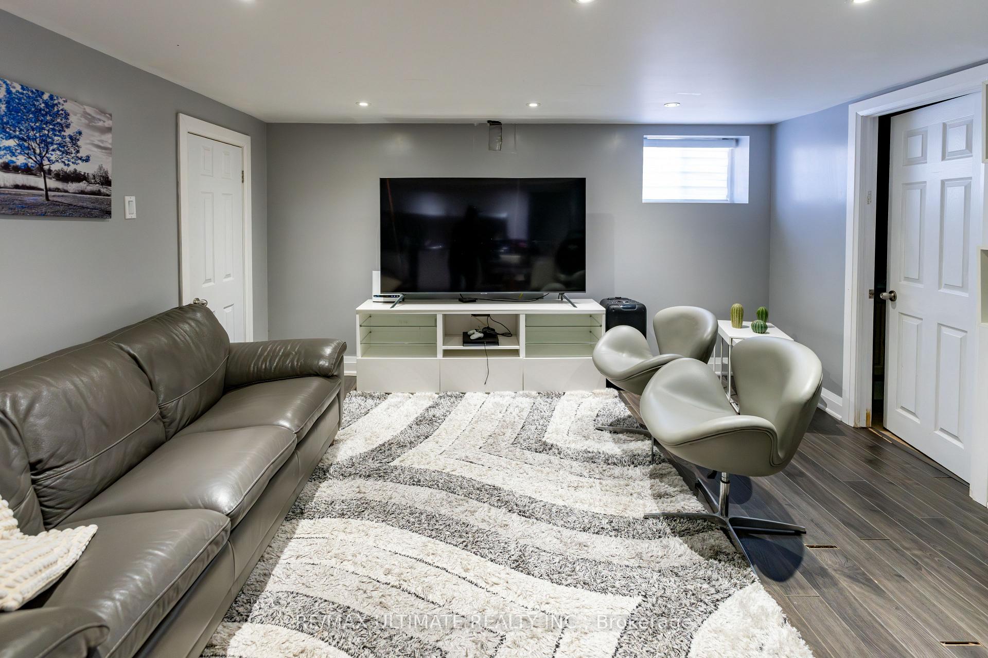Photo 33 of 21 Benway Drive, Etobicoke, Rexdale-Kipling — HOMEH