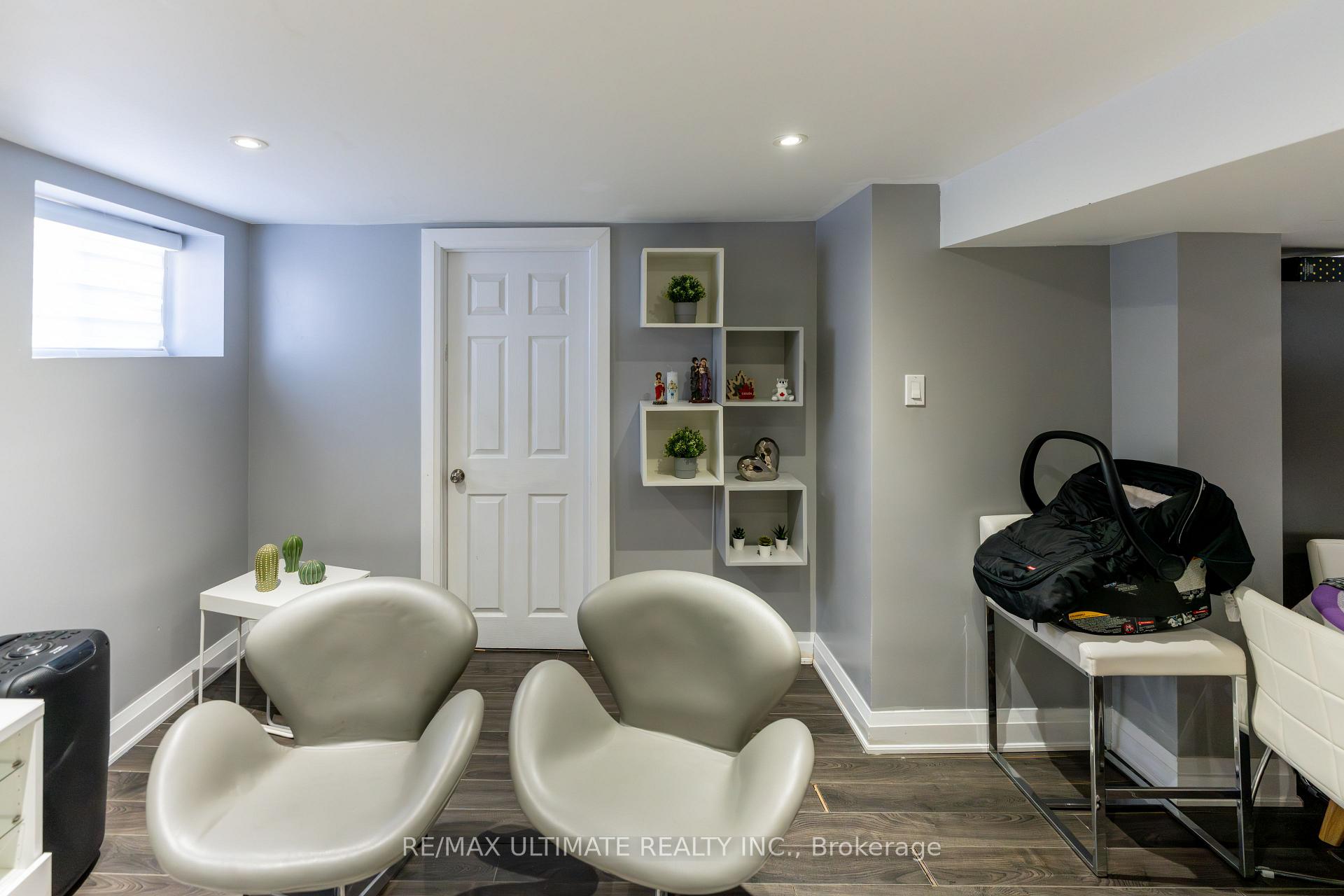Photo 34 of 21 Benway Drive, Etobicoke, Rexdale-Kipling — HOMEH