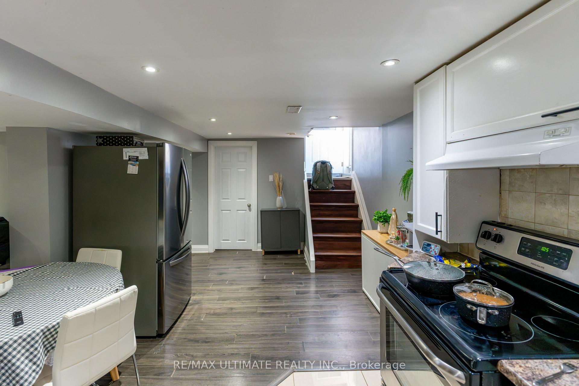 Photo 36 of 21 Benway Drive, Etobicoke, Rexdale-Kipling — HOMEH