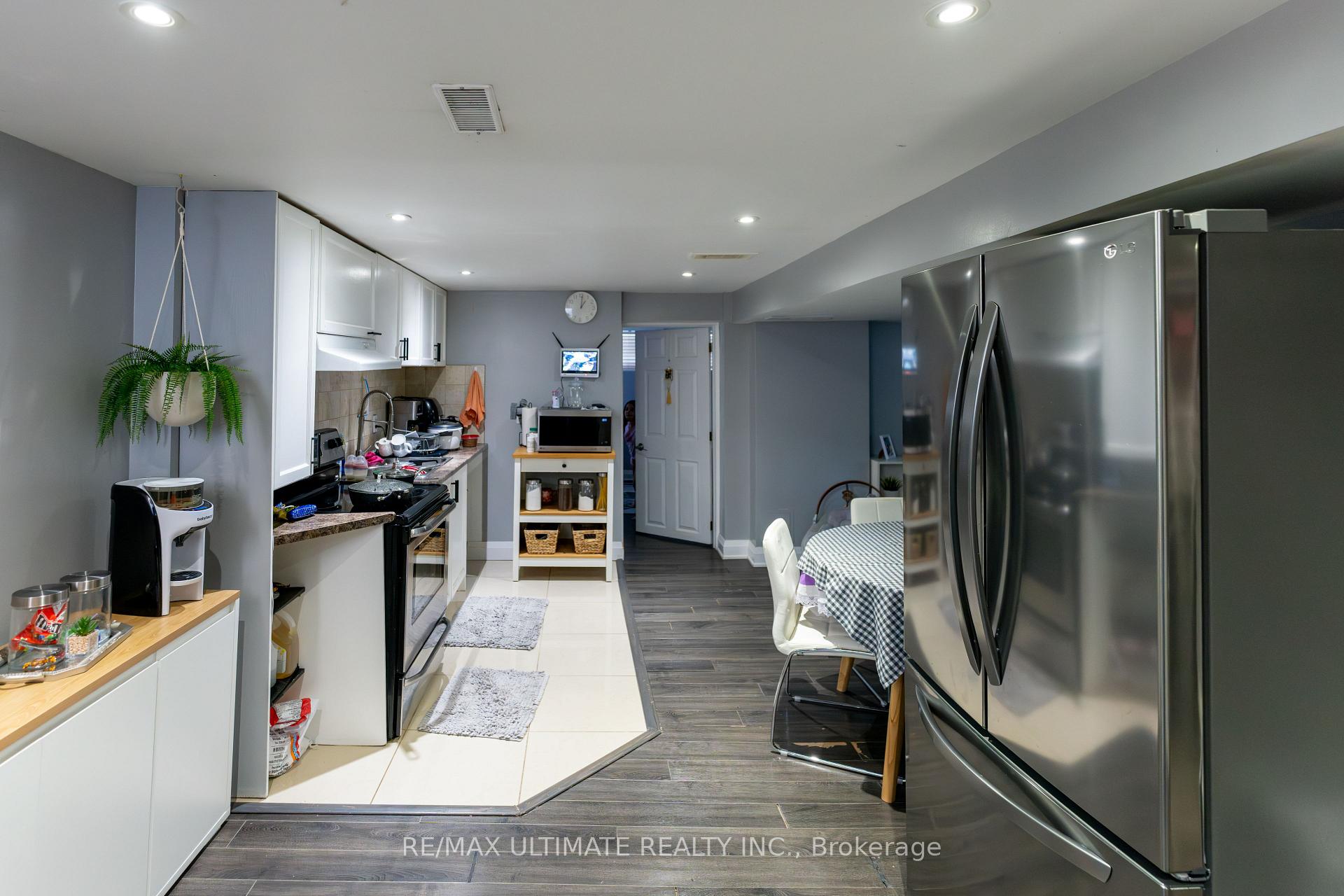 Photo 37 of 21 Benway Drive, Etobicoke, Rexdale-Kipling — HOMEH