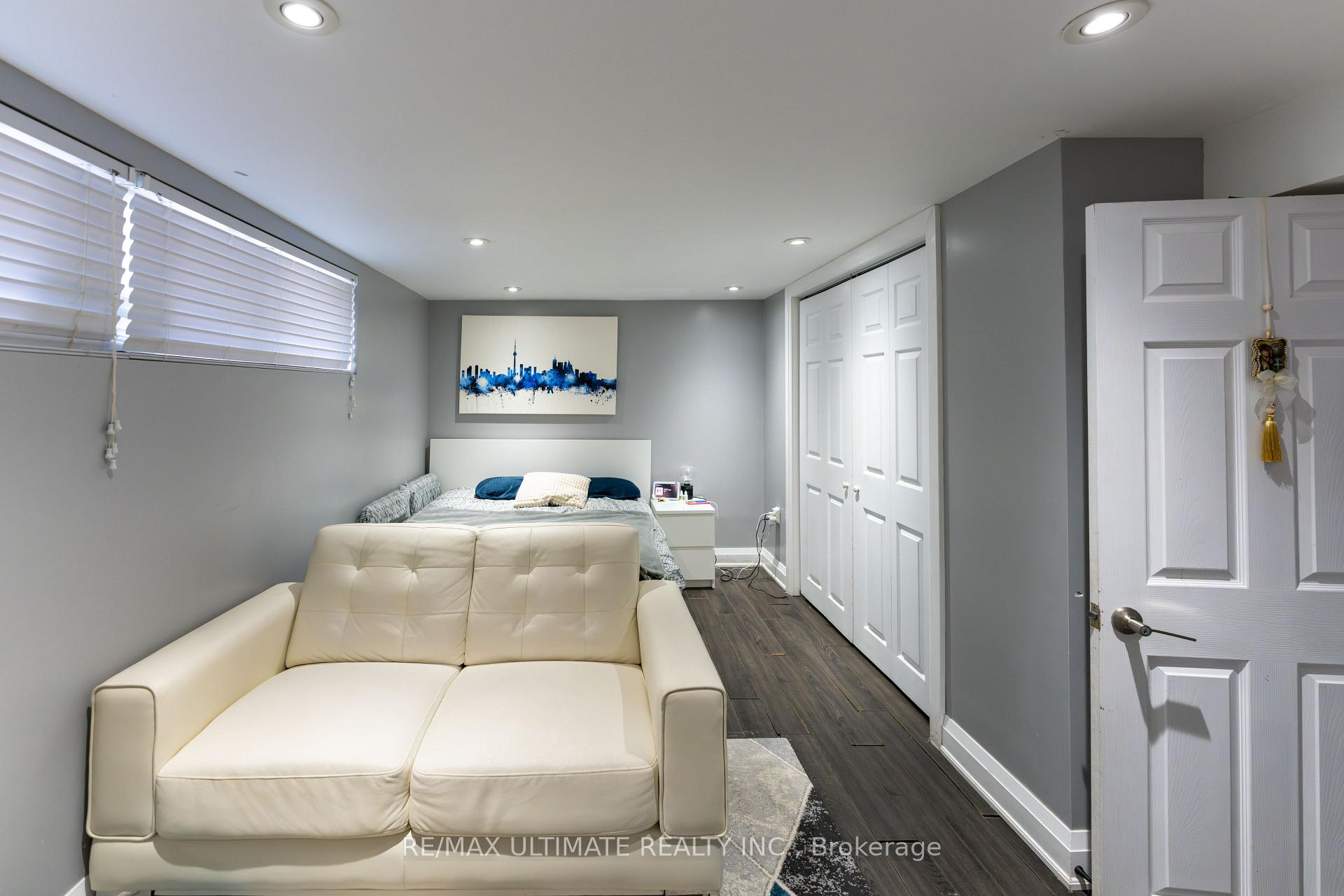 Photo 38 of 21 Benway Drive, Etobicoke, Rexdale-Kipling — HOMEH