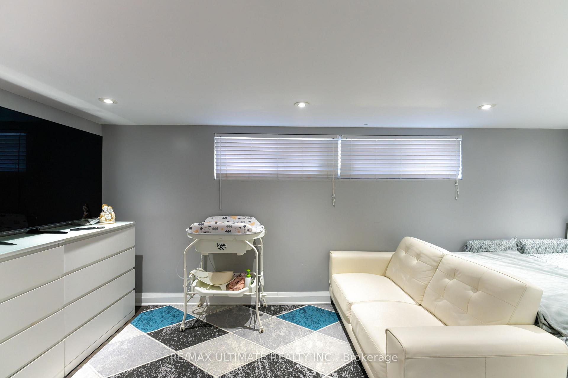 Photo 39 of 21 Benway Drive, Etobicoke, Rexdale-Kipling — HOMEH