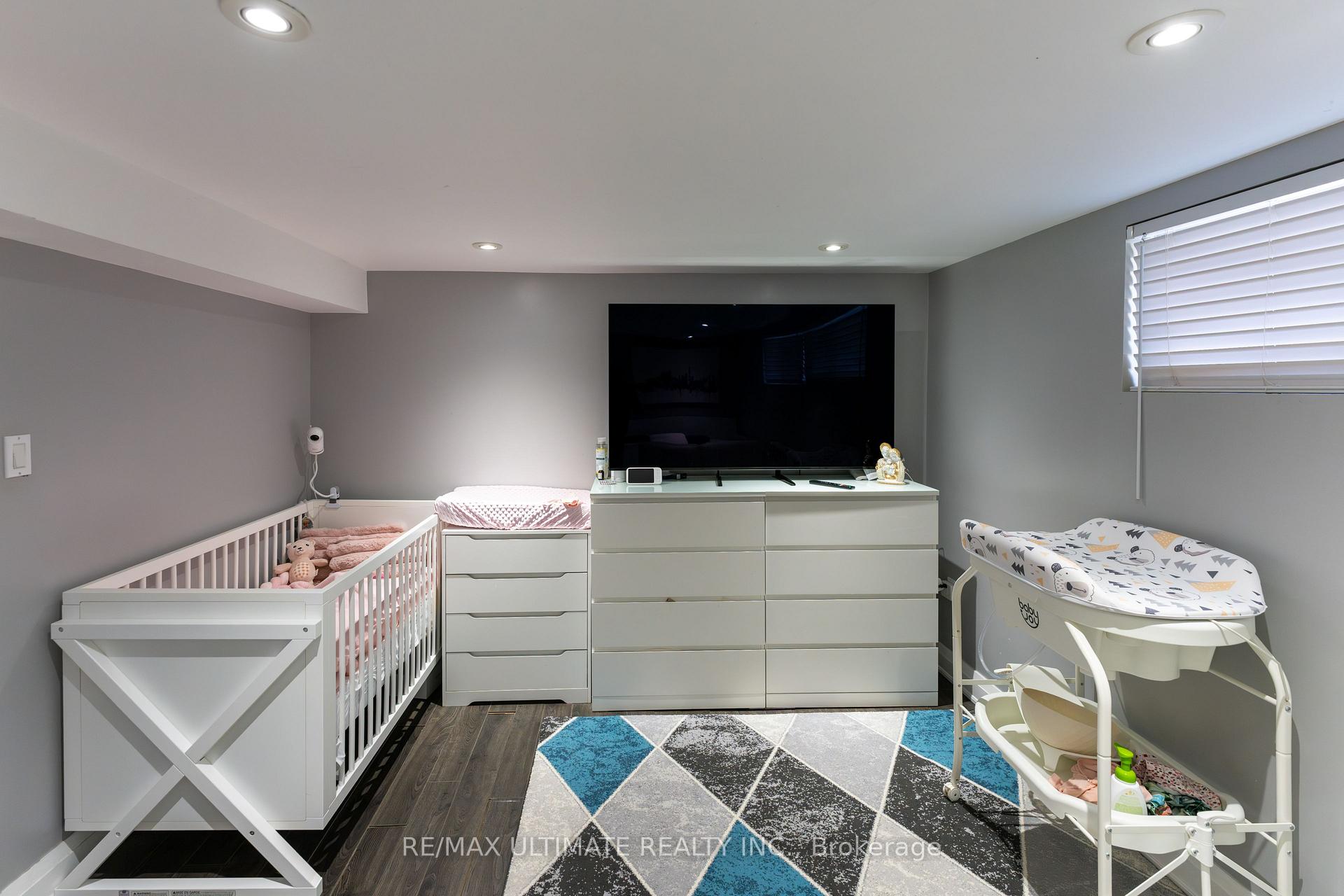 Photo 40 of 21 Benway Drive, Etobicoke, Rexdale-Kipling — HOMEH