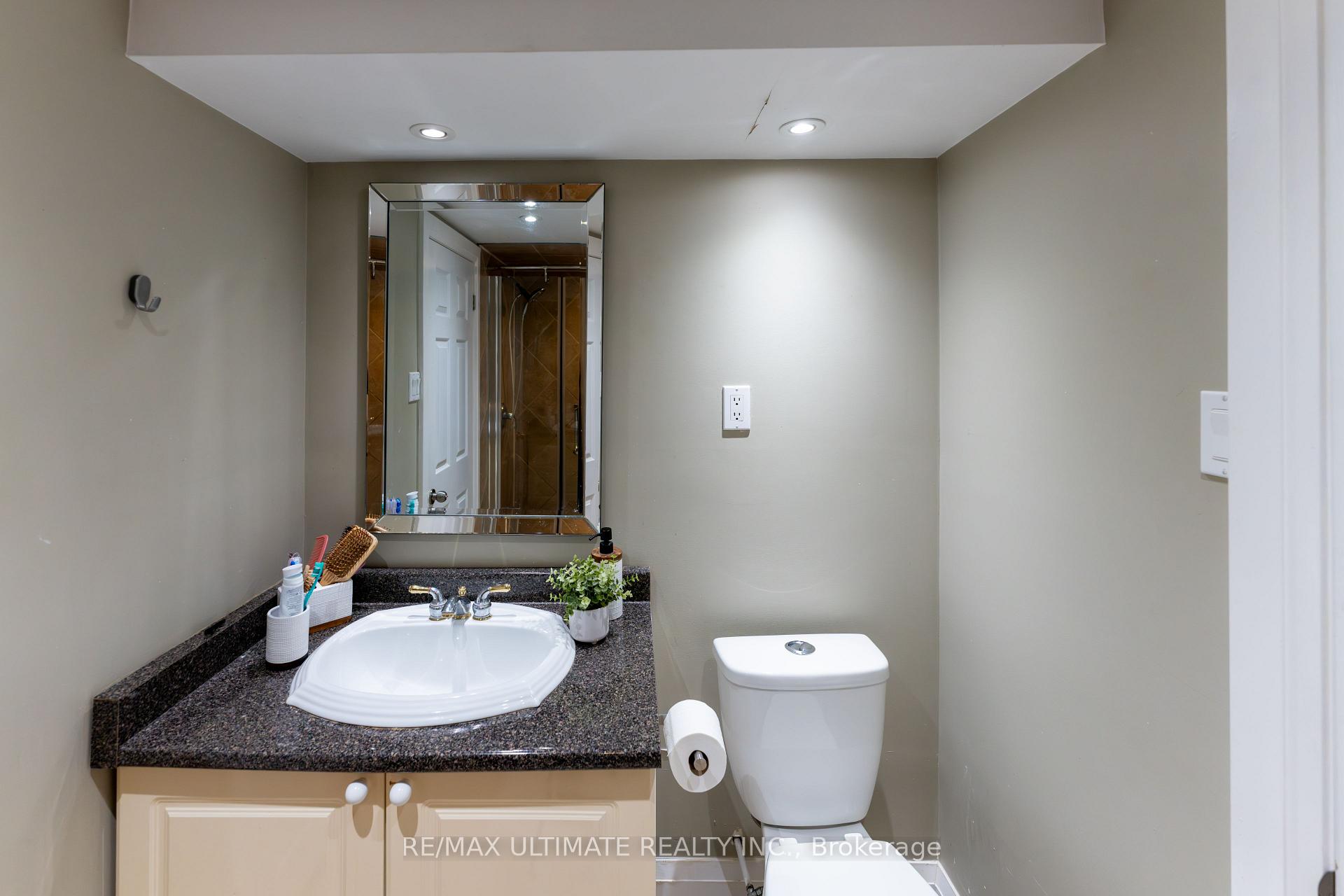 Photo 41 of 21 Benway Drive, Etobicoke, Rexdale-Kipling — HOMEH