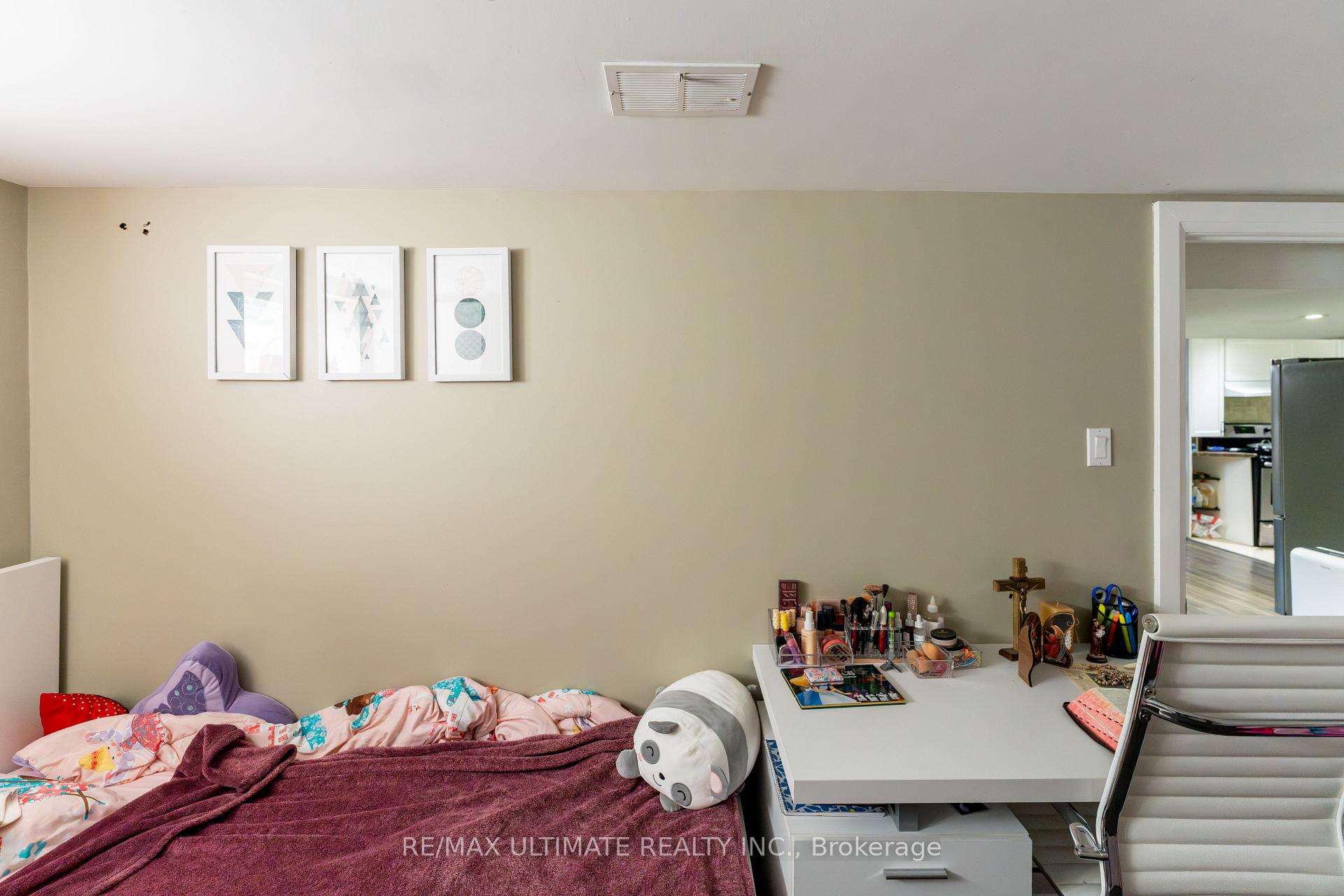 Photo 45 of 21 Benway Drive, Etobicoke, Rexdale-Kipling — HOMEH