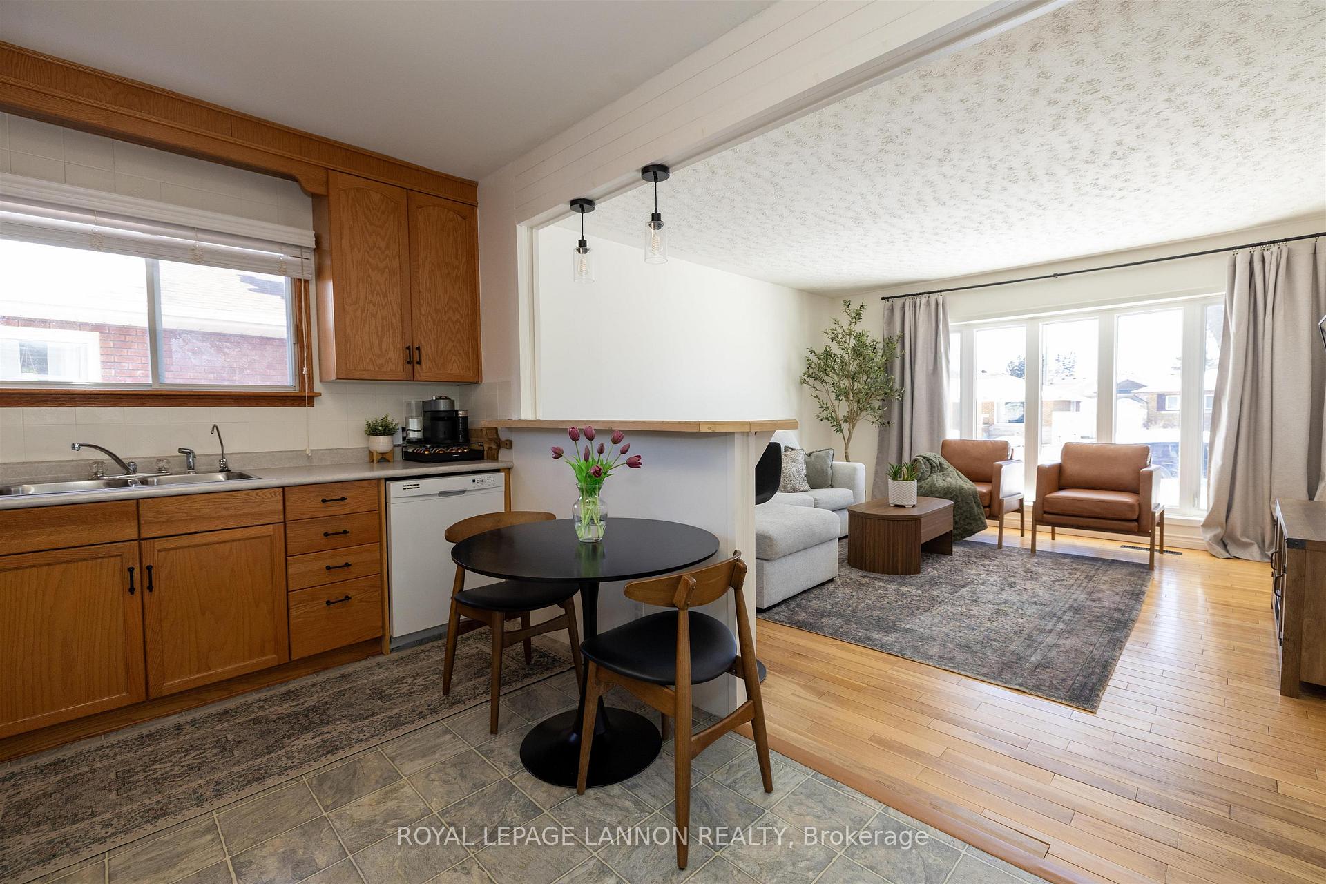 Photo 4 of 1329 Euclid Avenue, Thunder Bay, Westfort — HOMEH