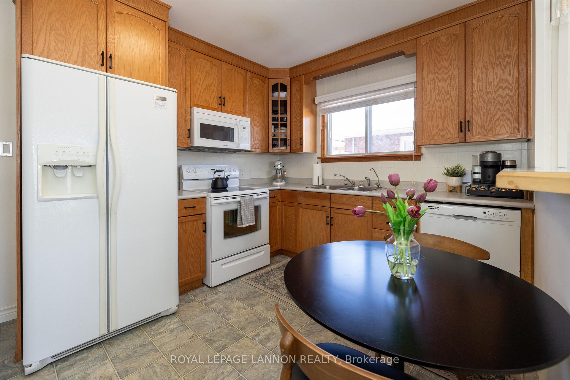 Photo 5 of 1329 Euclid Avenue, Thunder Bay, Westfort — HOMEH