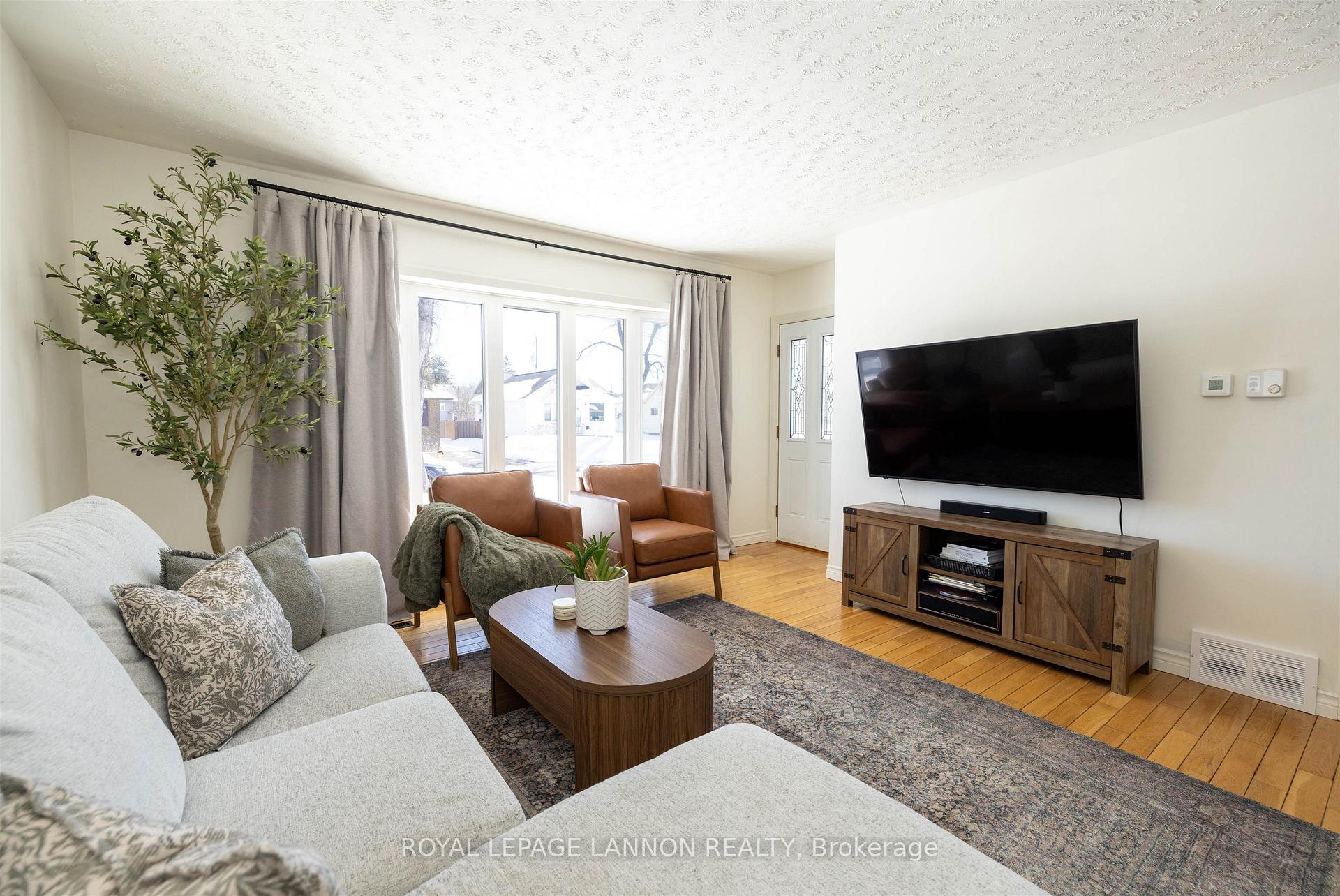 Photo 9 of 1329 Euclid Avenue, Thunder Bay, Westfort — HOMEH