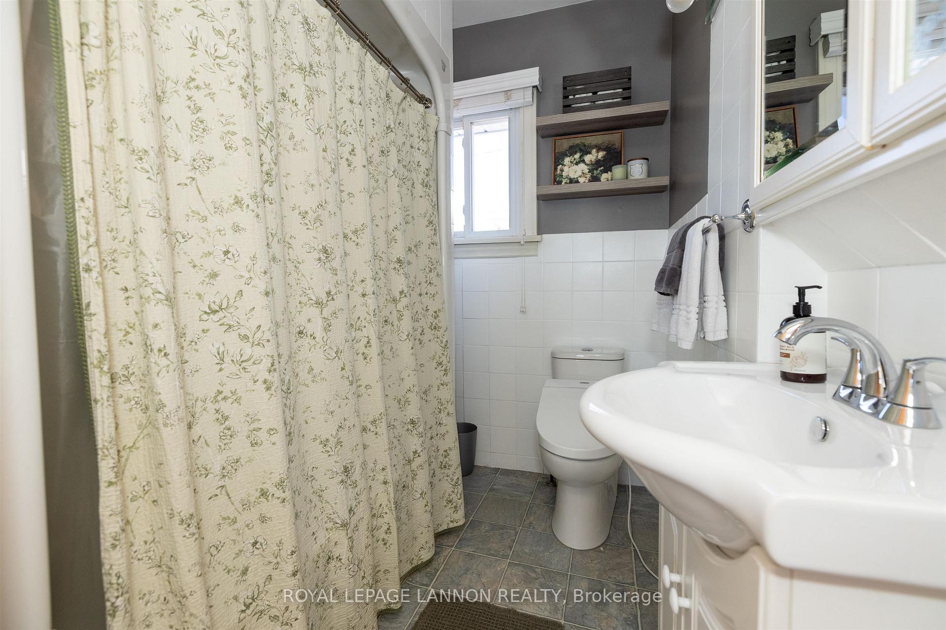 Photo 15 of 1329 Euclid Avenue, Thunder Bay, Westfort — HOMEH