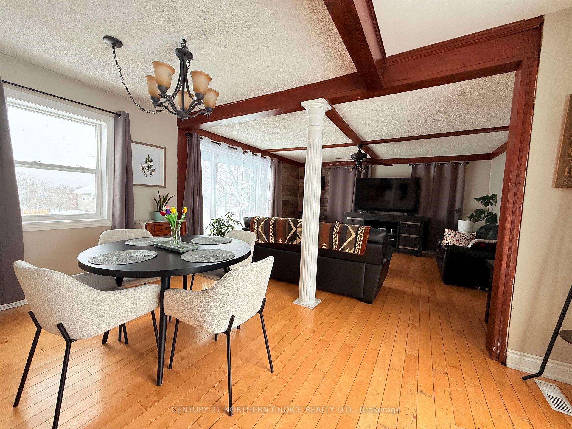 Photo 1 of 10 Queen Street, Sioux Lookout — HOMEH