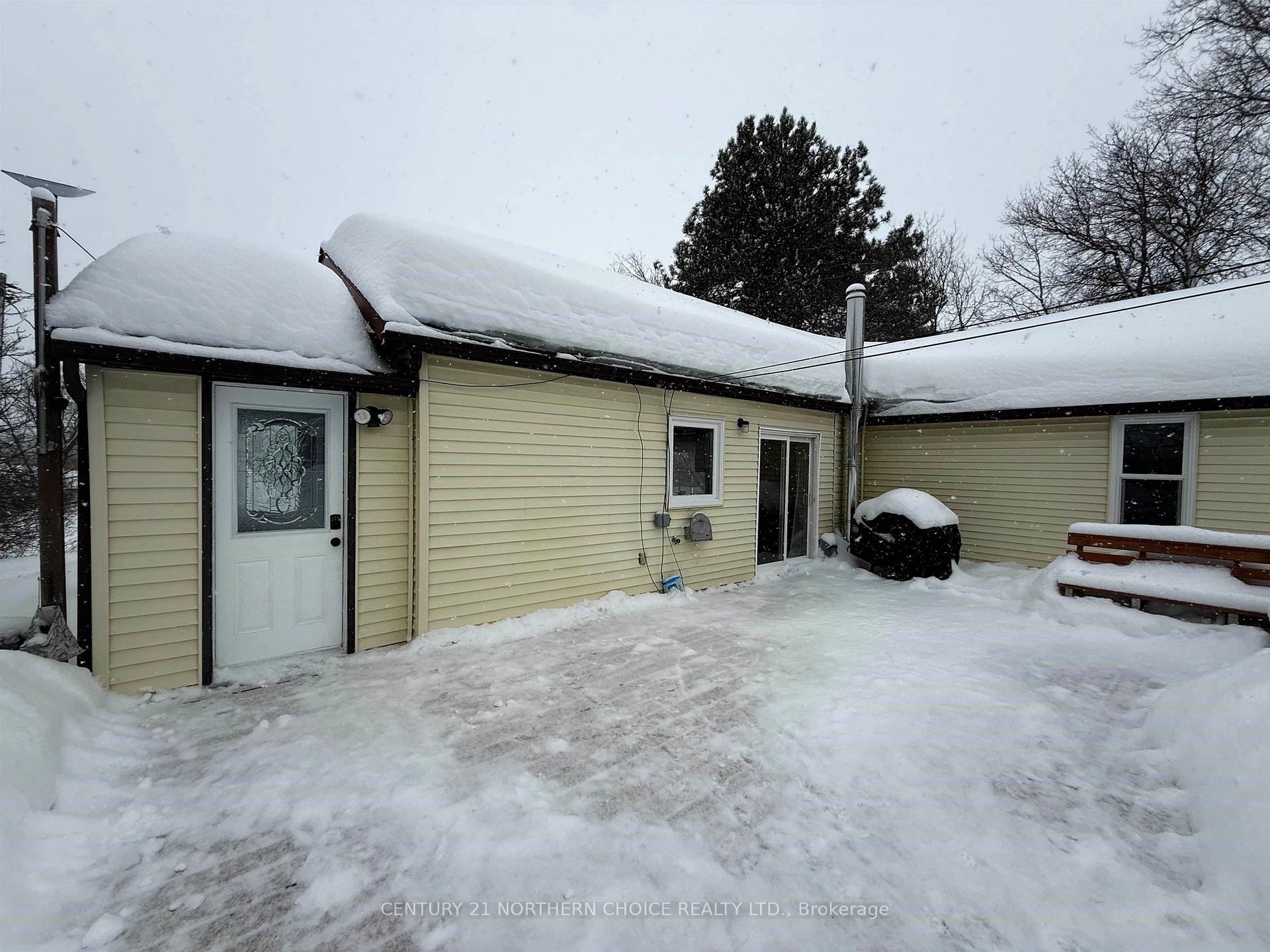 Photo 2 of 10 Queen Street, Sioux Lookout — HOMEH