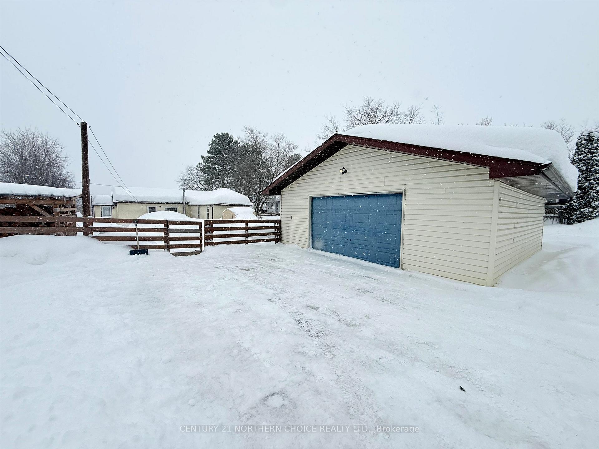 Photo 4 of 10 Queen Street, Sioux Lookout — HOMEH