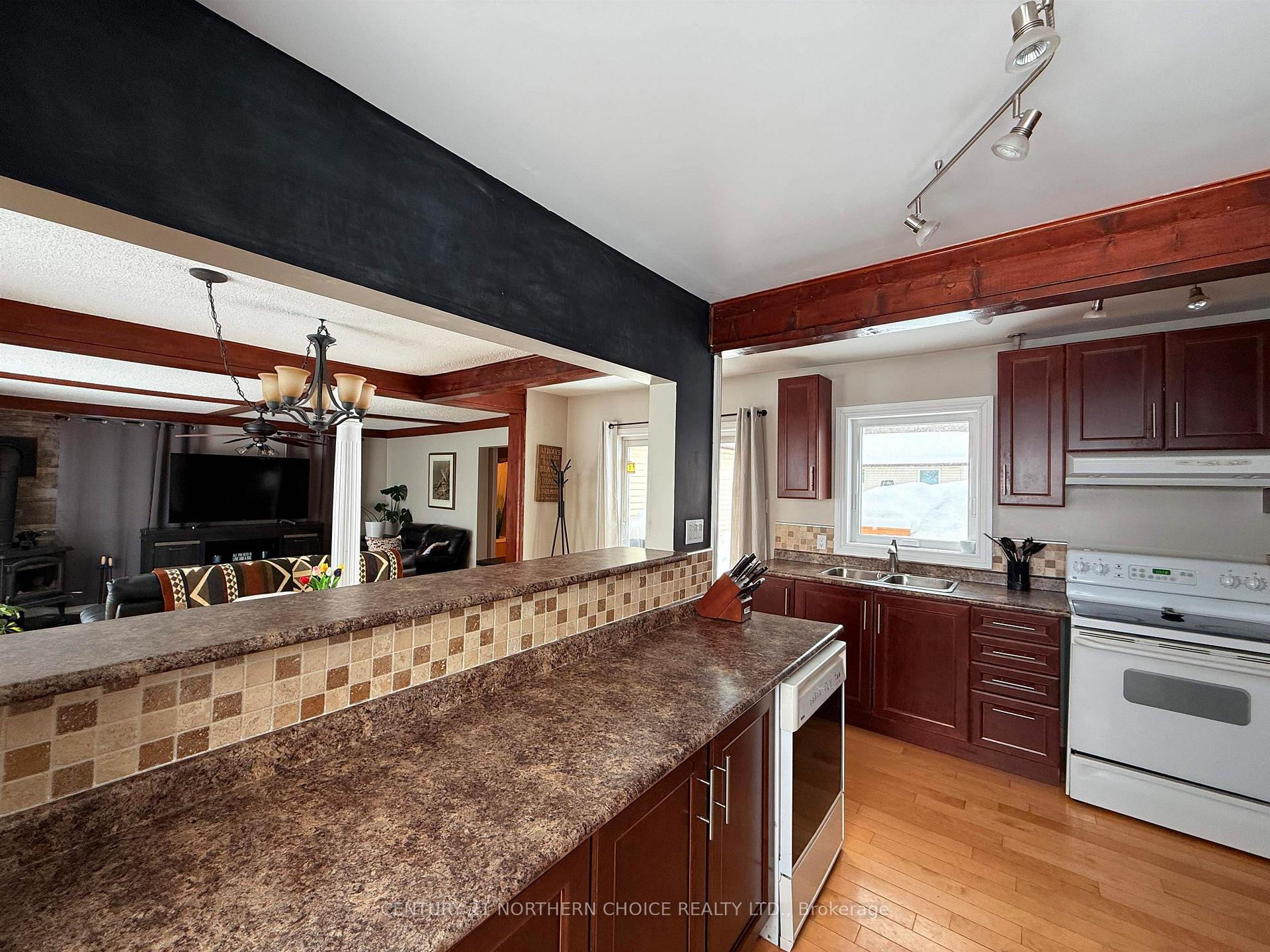 Photo 7 of 10 Queen Street, Sioux Lookout — HOMEH