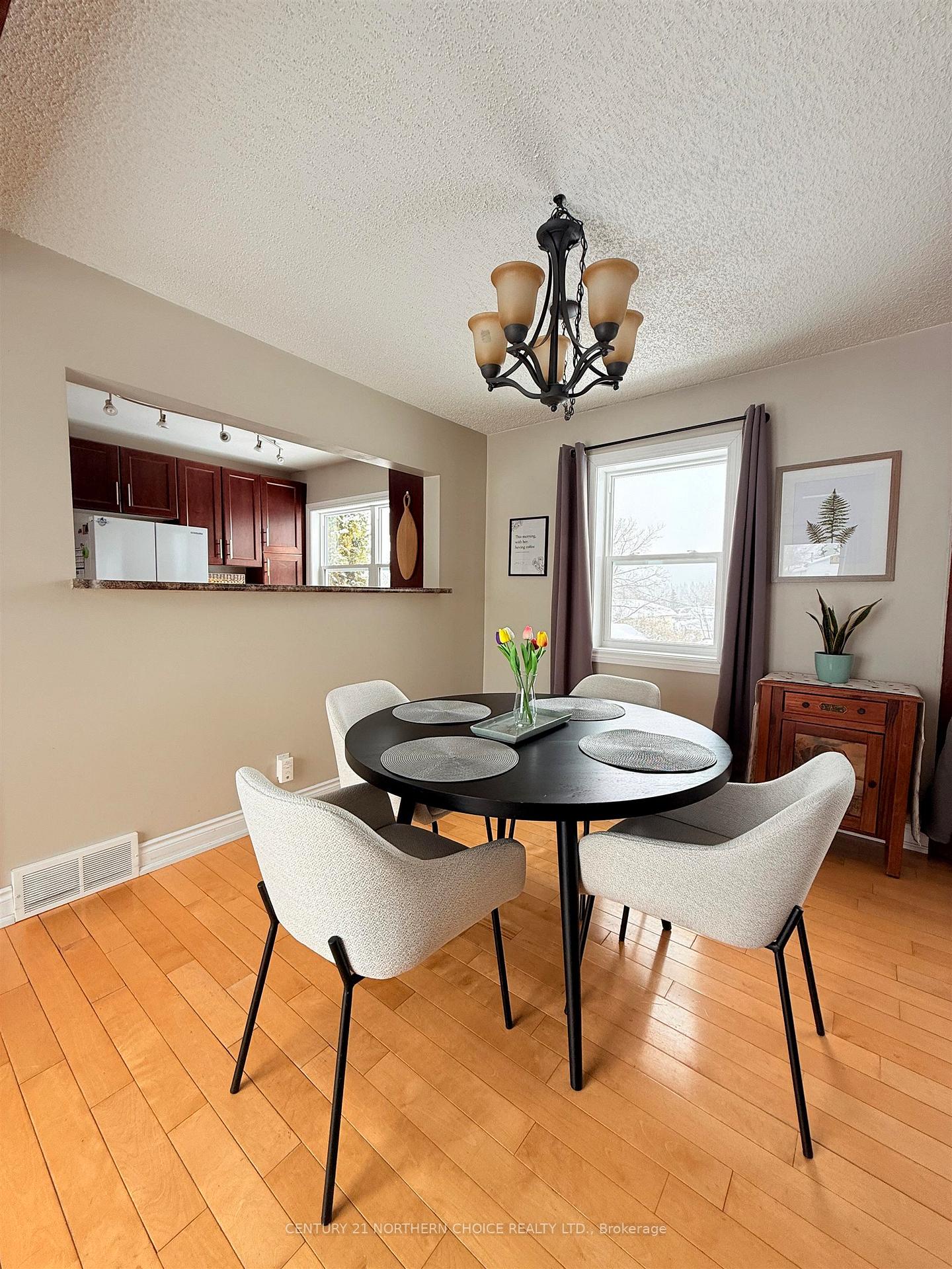 Photo 9 of 10 Queen Street, Sioux Lookout — HOMEH