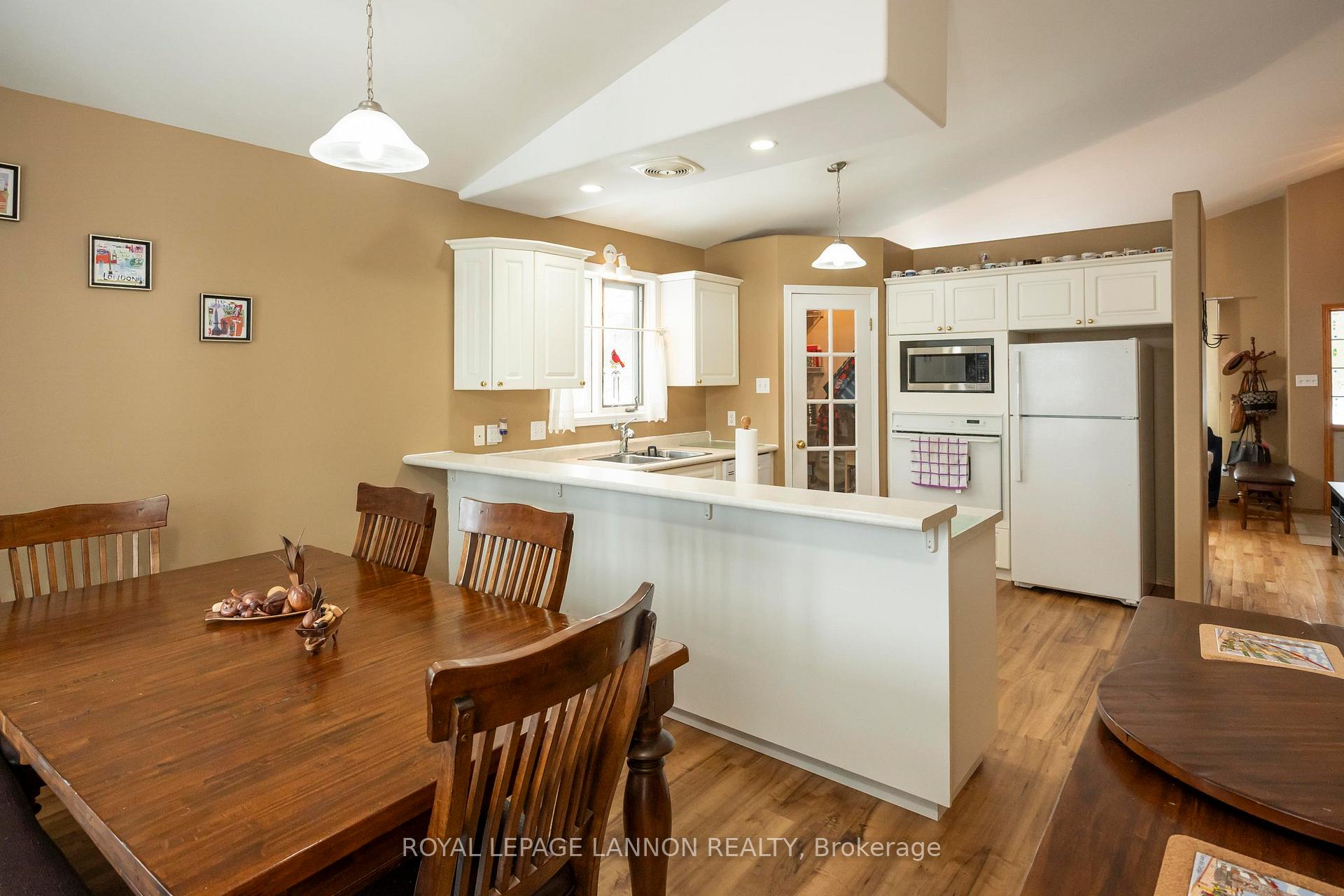 Photo 11 of 410 Jameson Street, Thunder Bay, John Street North — HOMEH