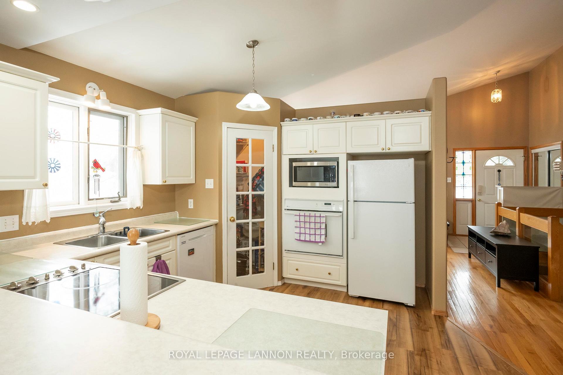 Photo 13 of 410 Jameson Street, Thunder Bay, John Street North — HOMEH