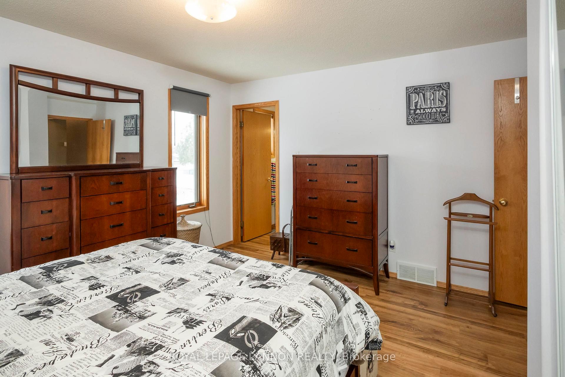 Photo 19 of 410 Jameson Street, Thunder Bay, John Street North — HOMEH