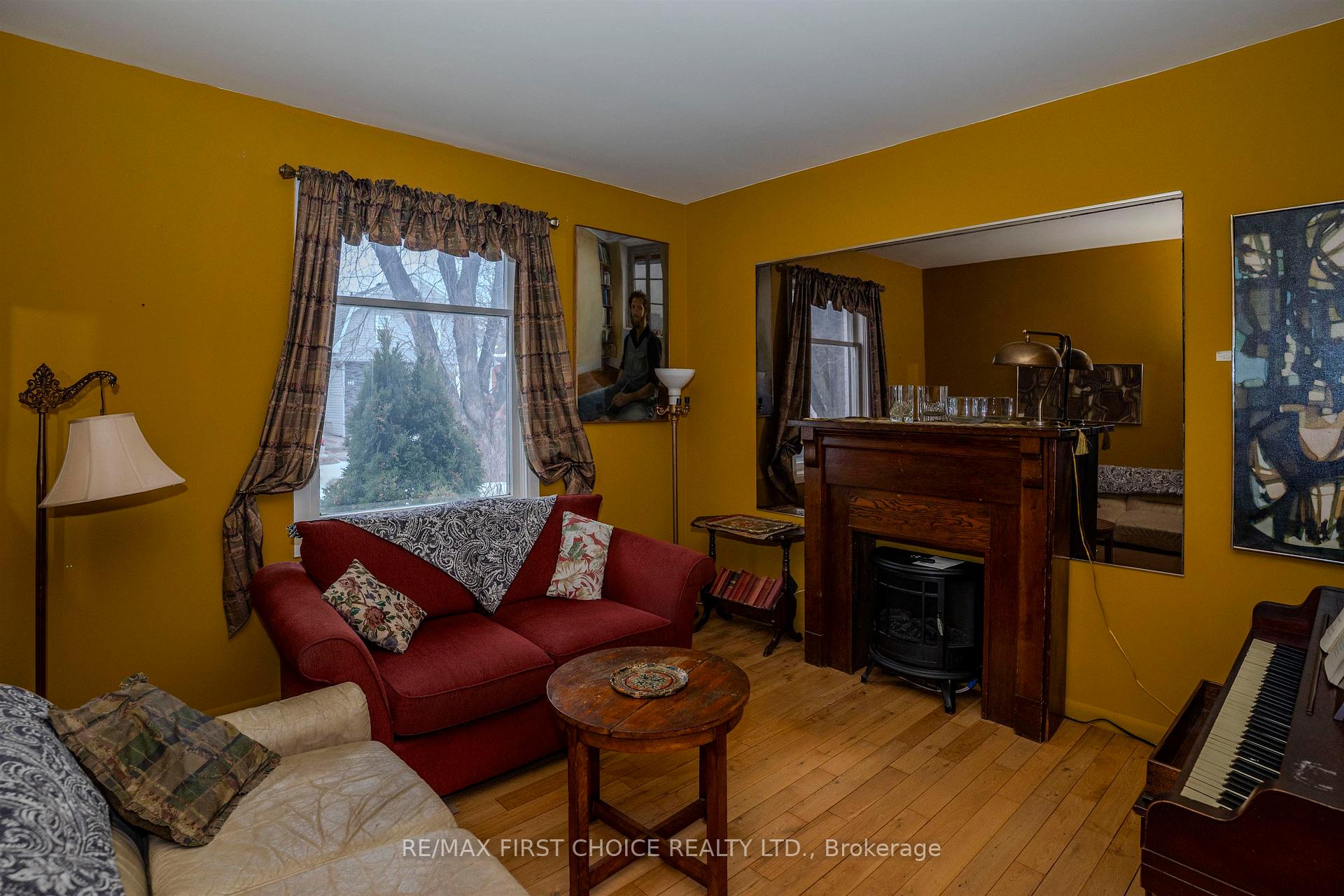 Photo 4 of 105 Ontario Street, Thunder Bay, Court / Cumberland — HOMEH