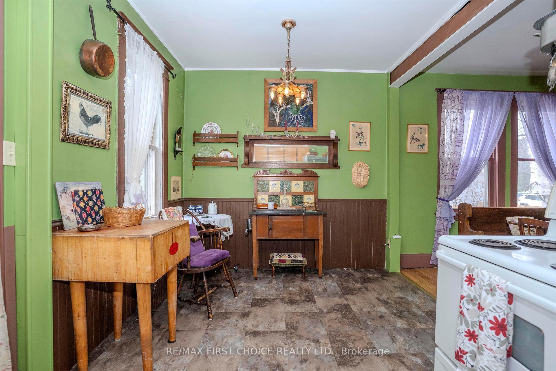 Photo 12 of 105 Ontario Street, Thunder Bay, Court / Cumberland — HOMEH