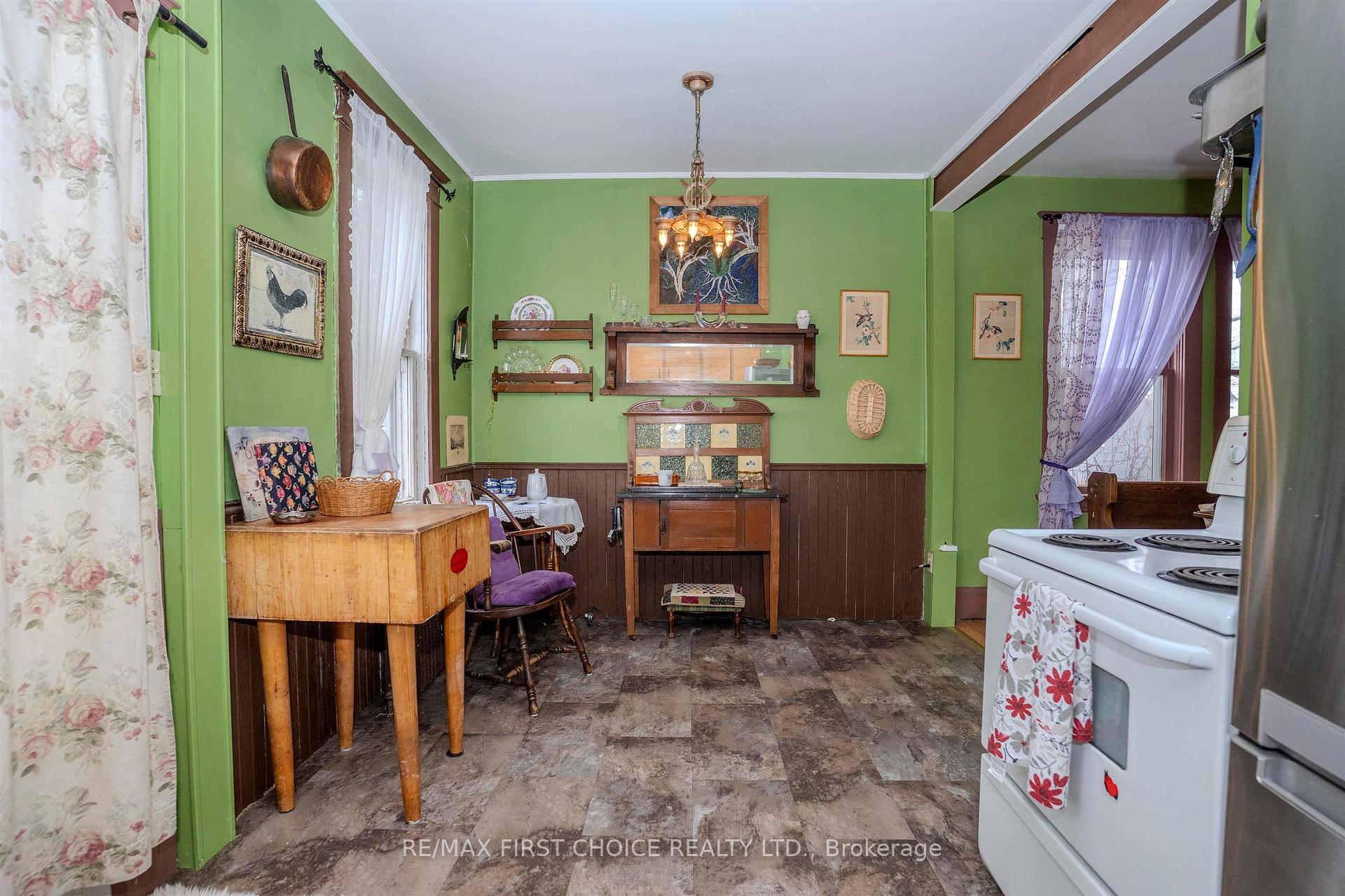 Photo 14 of 105 Ontario Street, Thunder Bay, Court / Cumberland — HOMEH