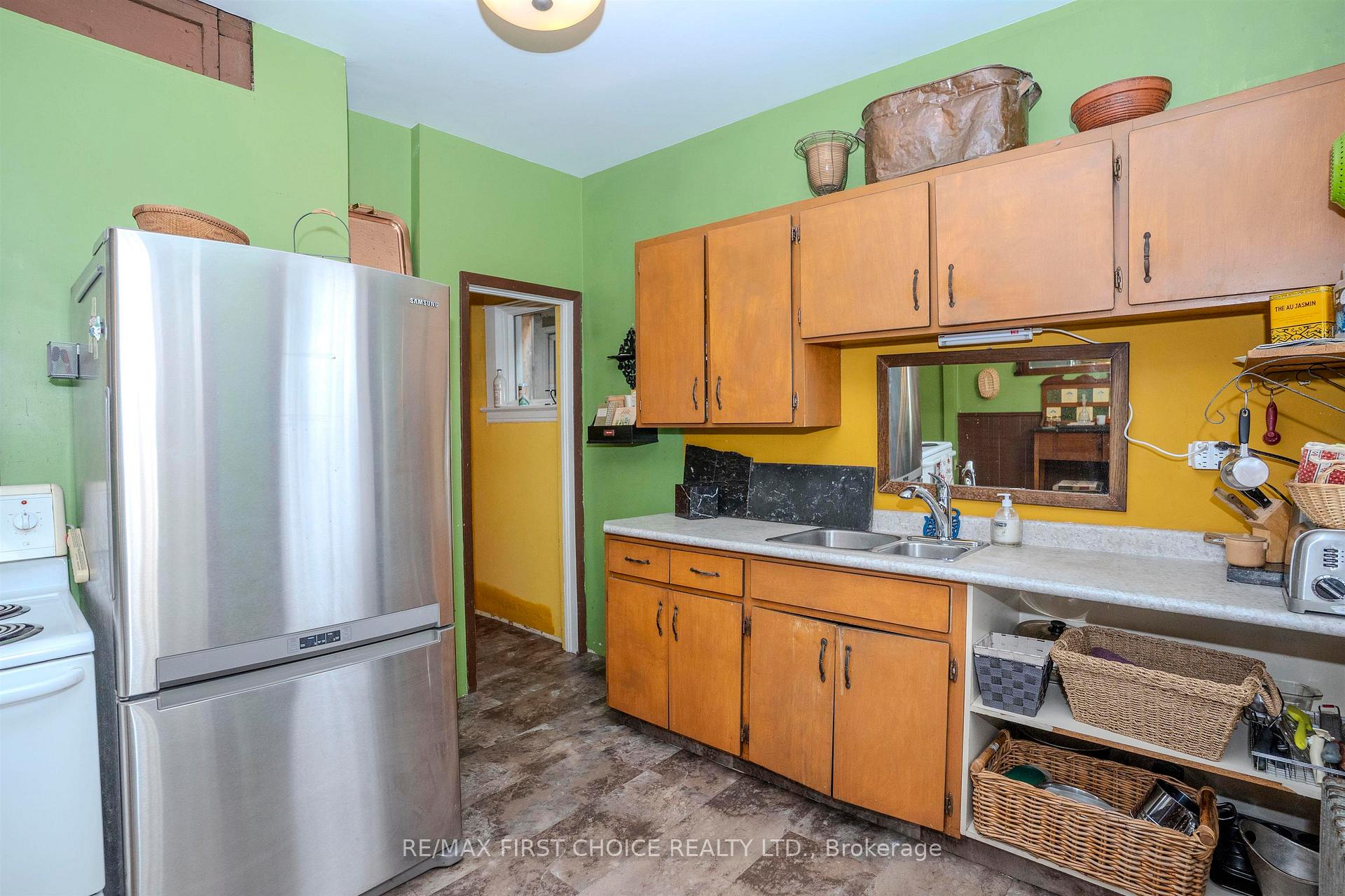 Photo 15 of 105 Ontario Street, Thunder Bay, Court / Cumberland — HOMEH