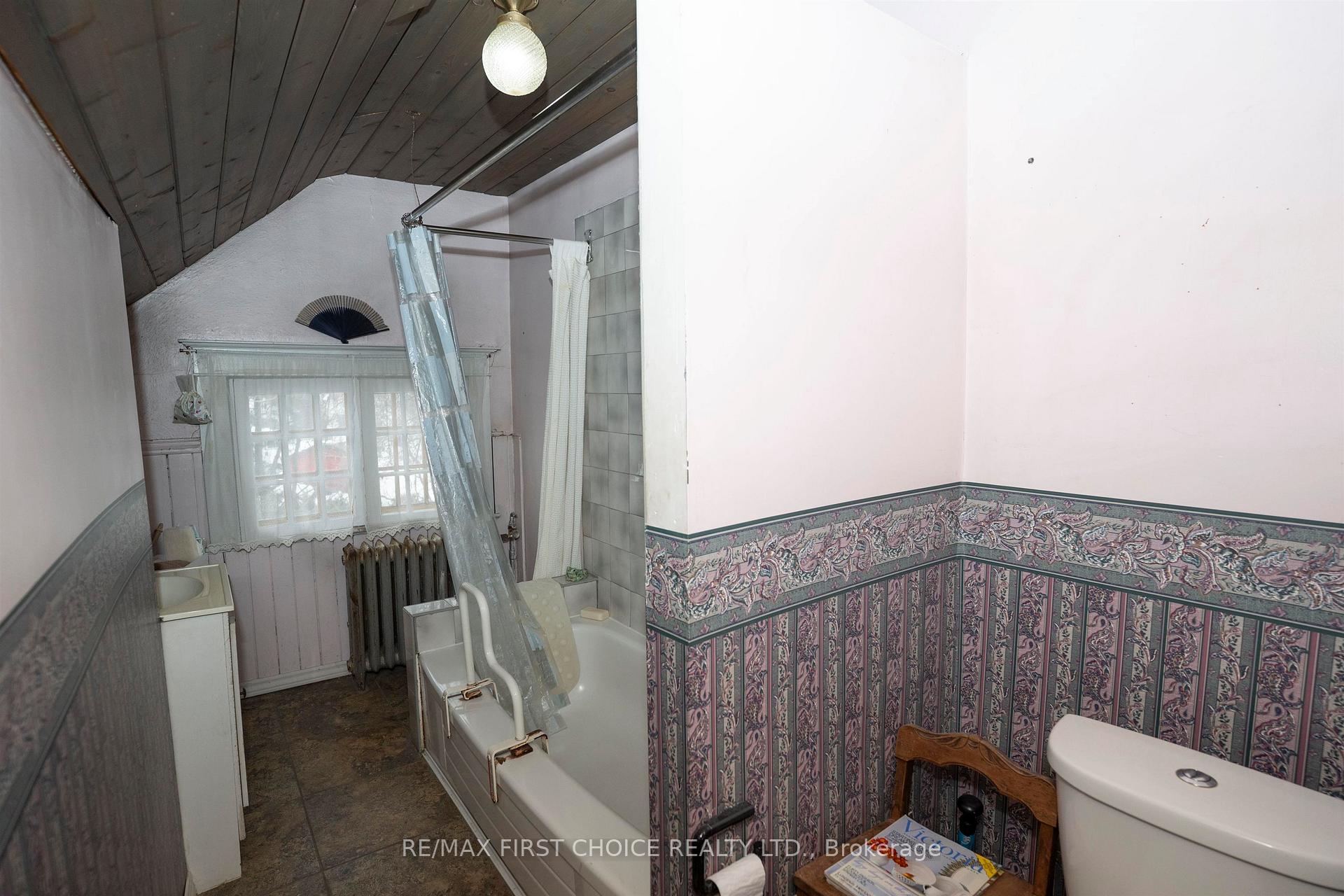 Photo 24 of 105 Ontario Street, Thunder Bay, Court / Cumberland — HOMEH