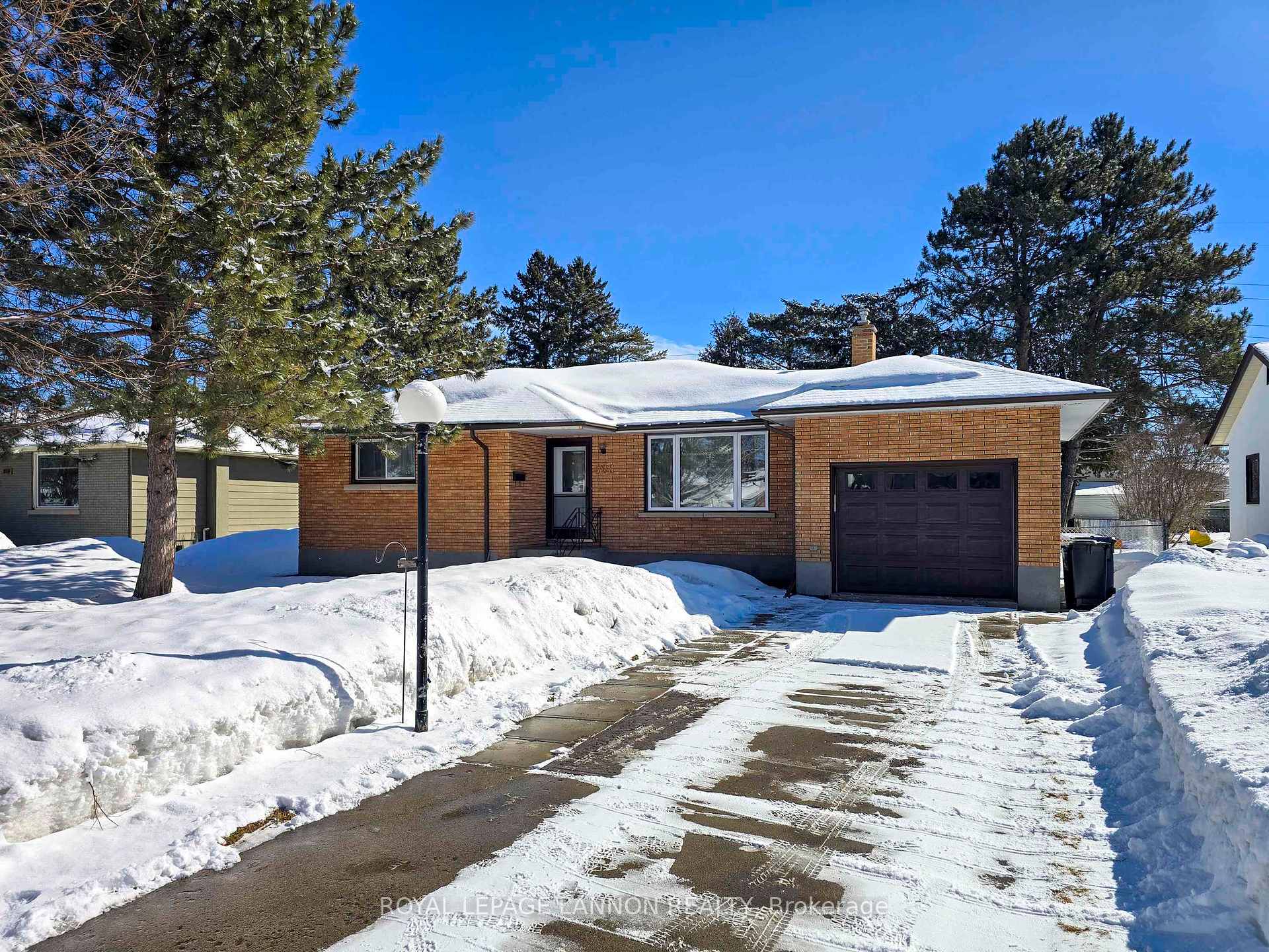 Photo 1 of 708 Linwood Crescent, Thunder Bay, Green Acres — HOMEH