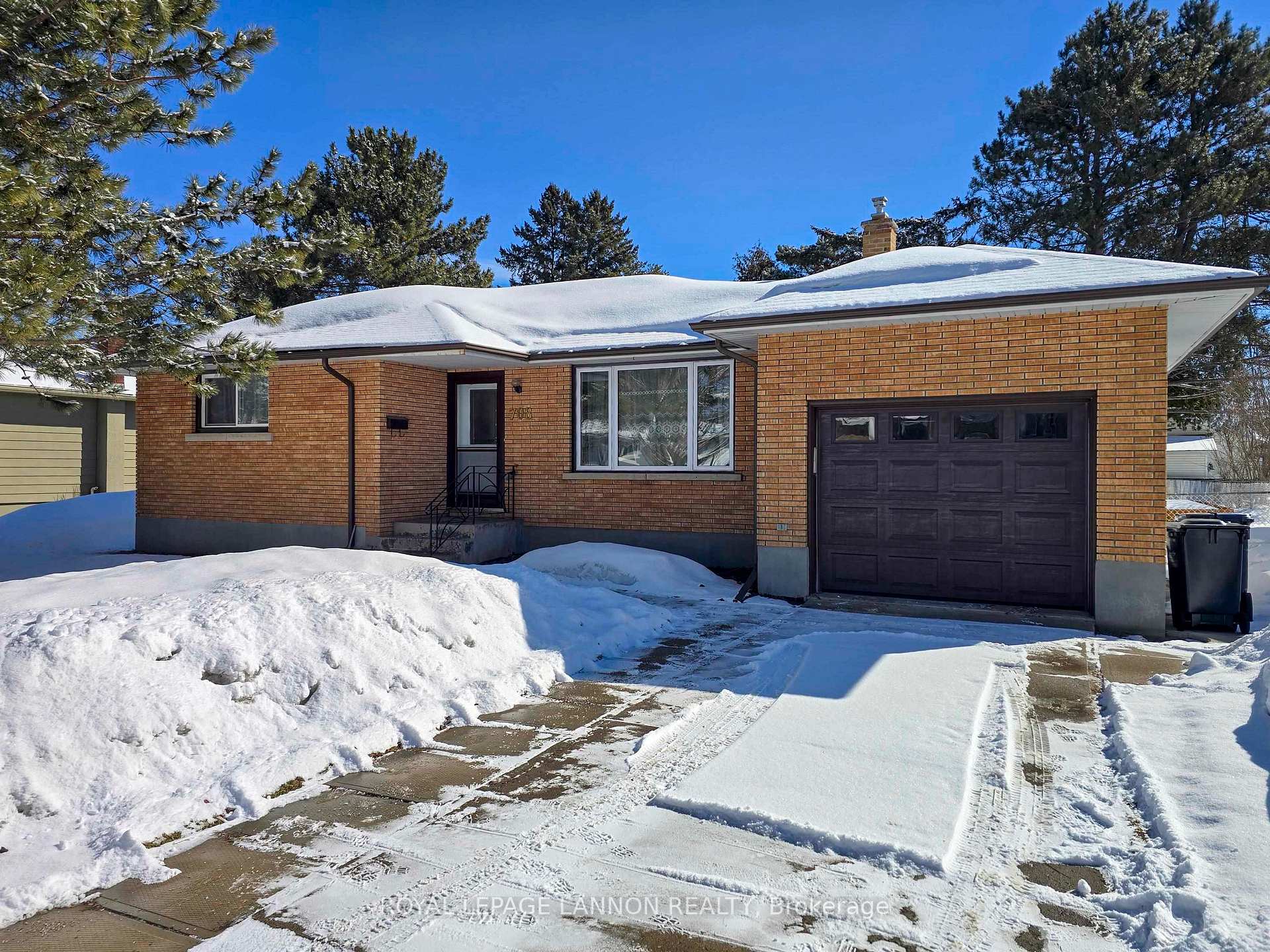 Photo 2 of 708 Linwood Crescent, Thunder Bay, Green Acres — HOMEH