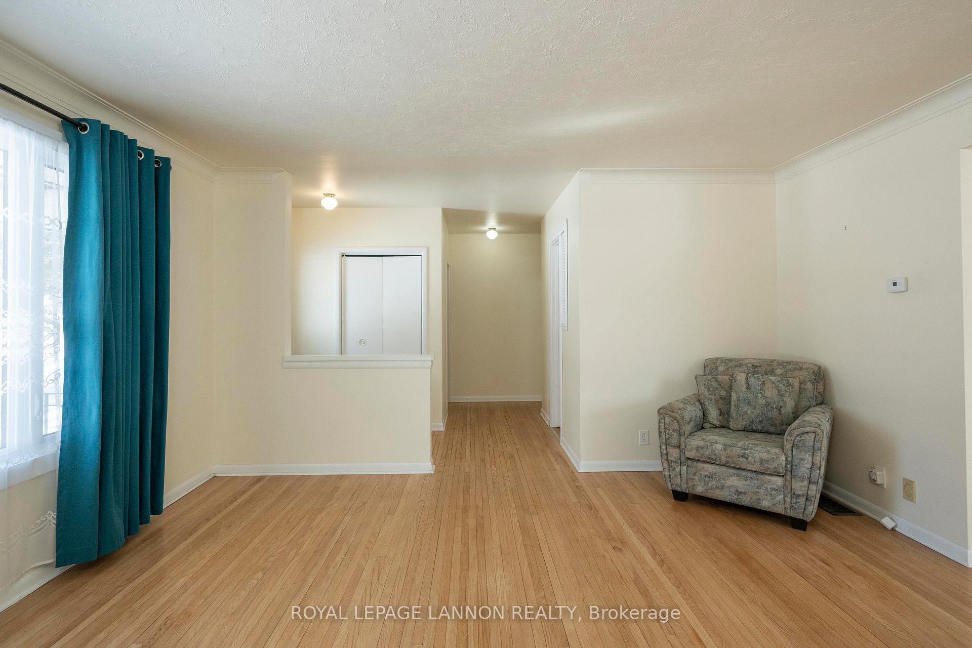 Photo 5 of 708 Linwood Crescent, Thunder Bay, Green Acres — HOMEH