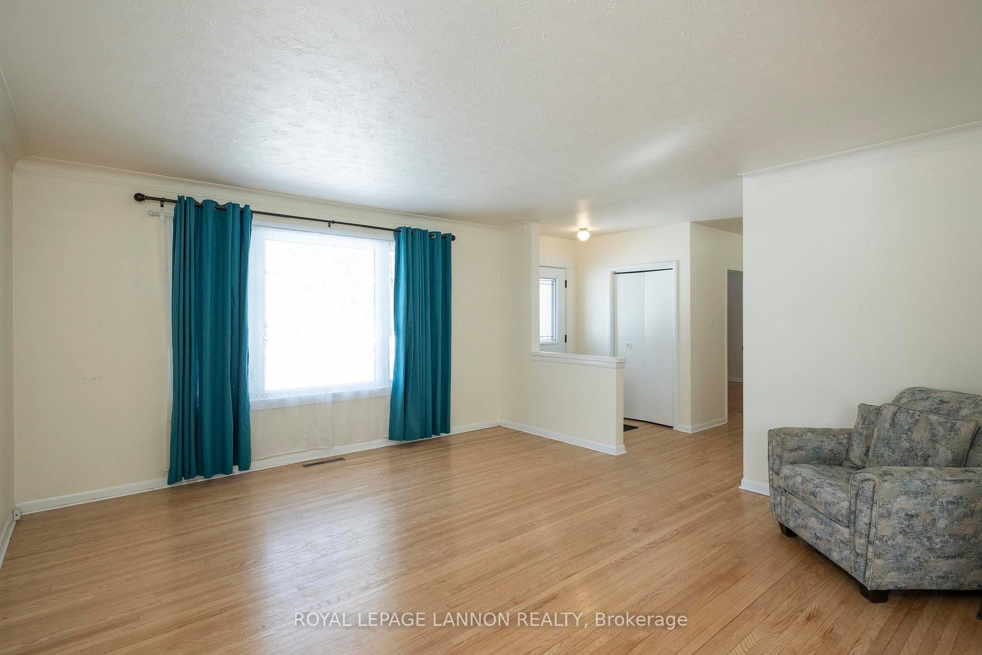 Photo 7 of 708 Linwood Crescent, Thunder Bay, Green Acres — HOMEH