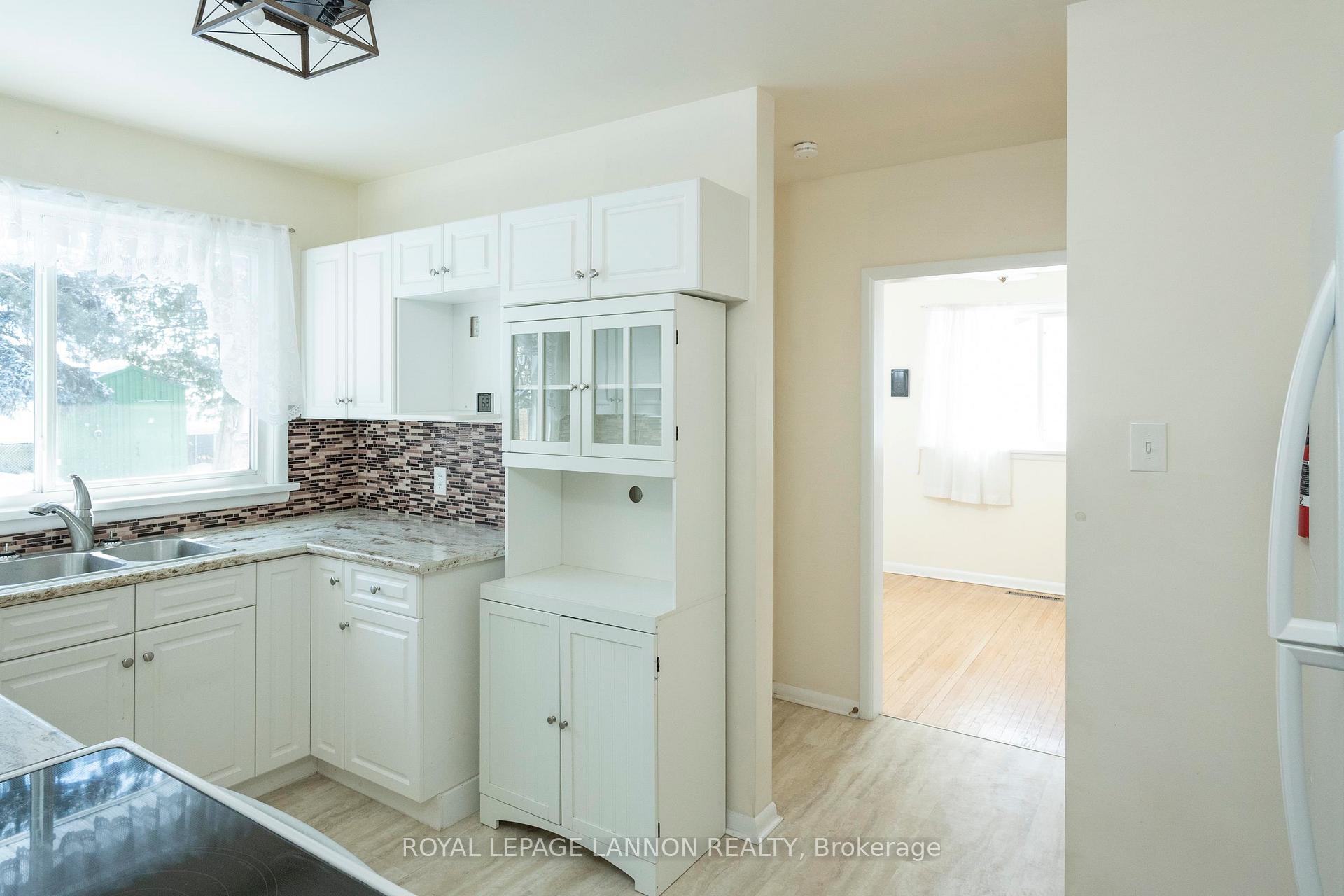 Photo 12 of 708 Linwood Crescent, Thunder Bay, Green Acres — HOMEH