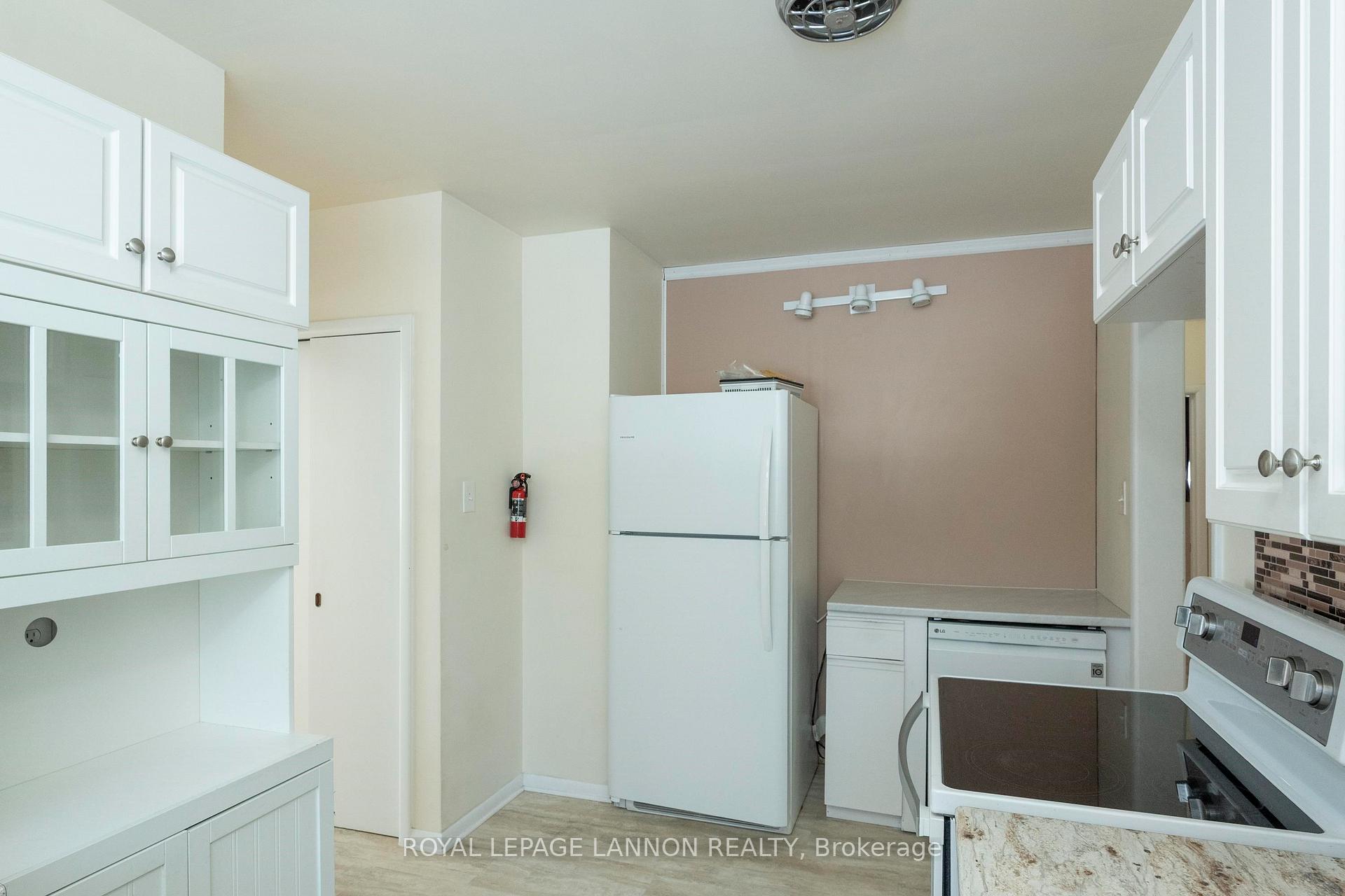 Photo 13 of 708 Linwood Crescent, Thunder Bay, Green Acres — HOMEH