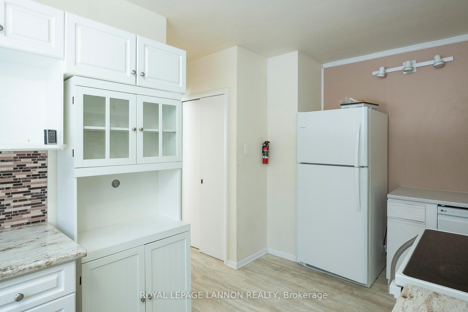 Photo 14 of 708 Linwood Crescent, Thunder Bay, Green Acres — HOMEH