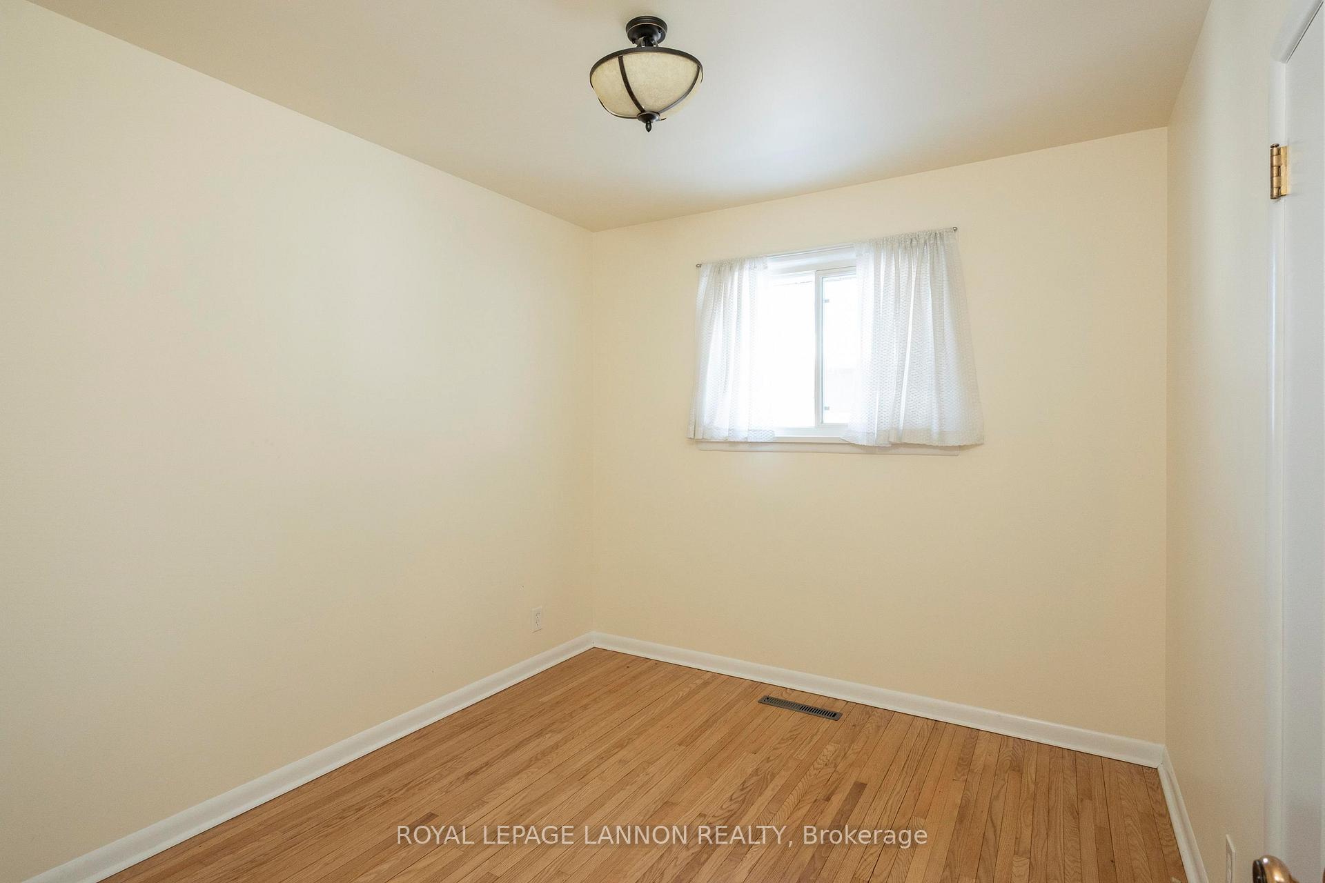 Photo 17 of 708 Linwood Crescent, Thunder Bay, Green Acres — HOMEH