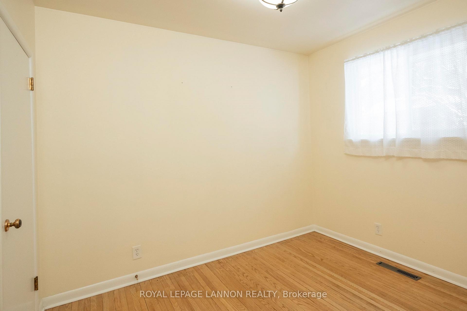 Photo 18 of 708 Linwood Crescent, Thunder Bay, Green Acres — HOMEH