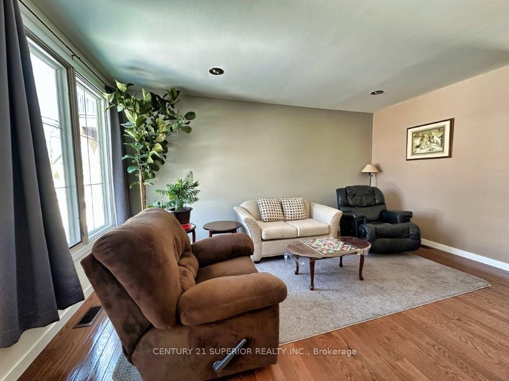 Photo 5 of 77 Prospect Ave, Thunder Bay, College Heights — HOMEH