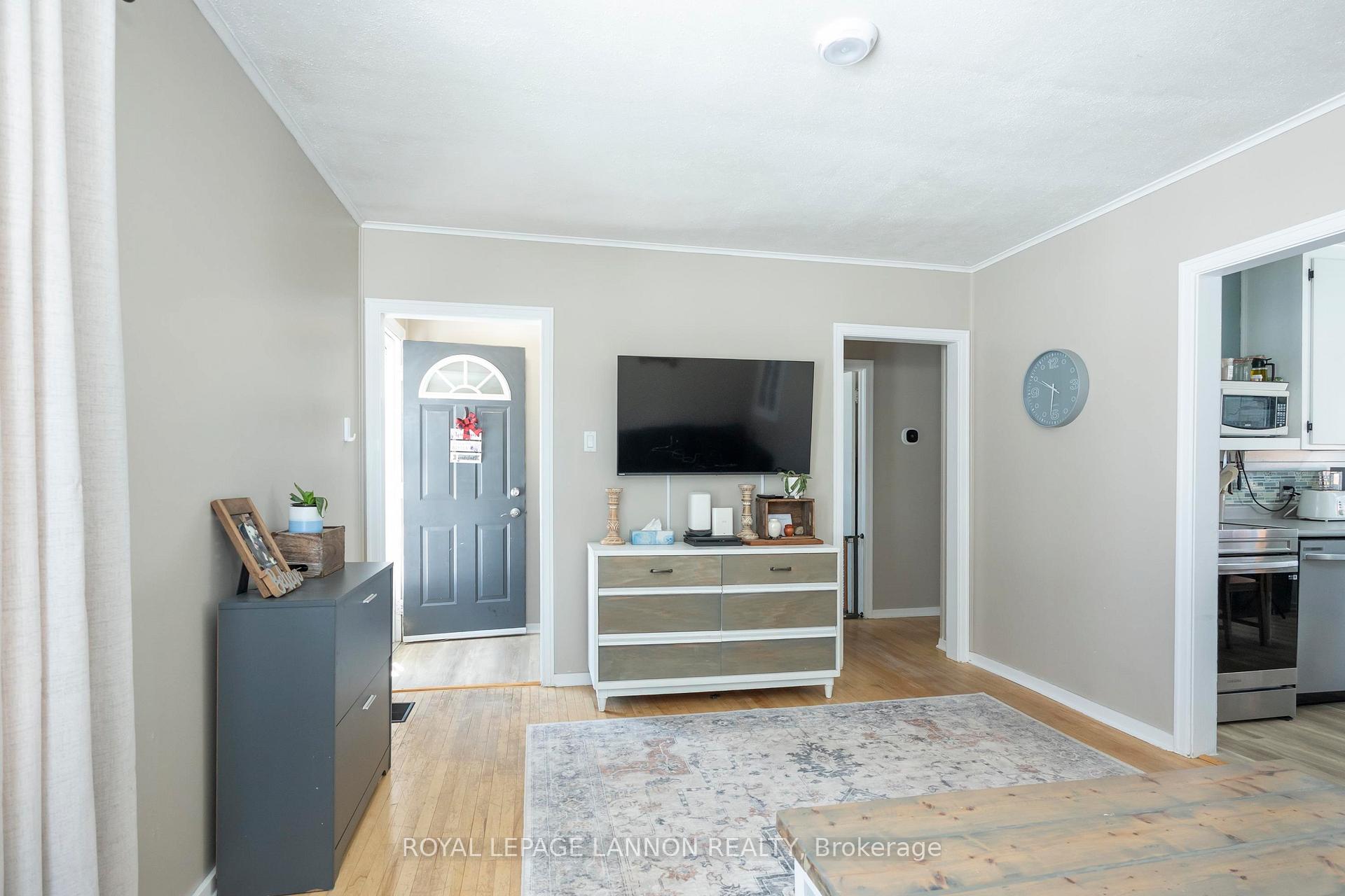 Photo 6 of 144 Strathcona Avenue, Thunder Bay, Current River — HOMEH