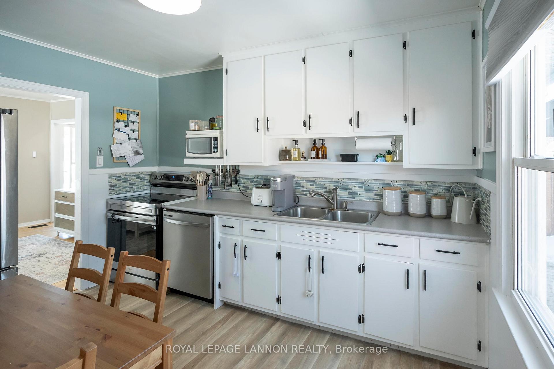 Photo 11 of 144 Strathcona Avenue, Thunder Bay, Current River — HOMEH