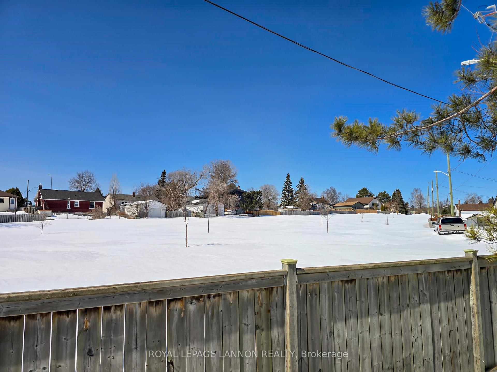 Photo 40 of 144 Strathcona Avenue, Thunder Bay, Current River — HOMEH